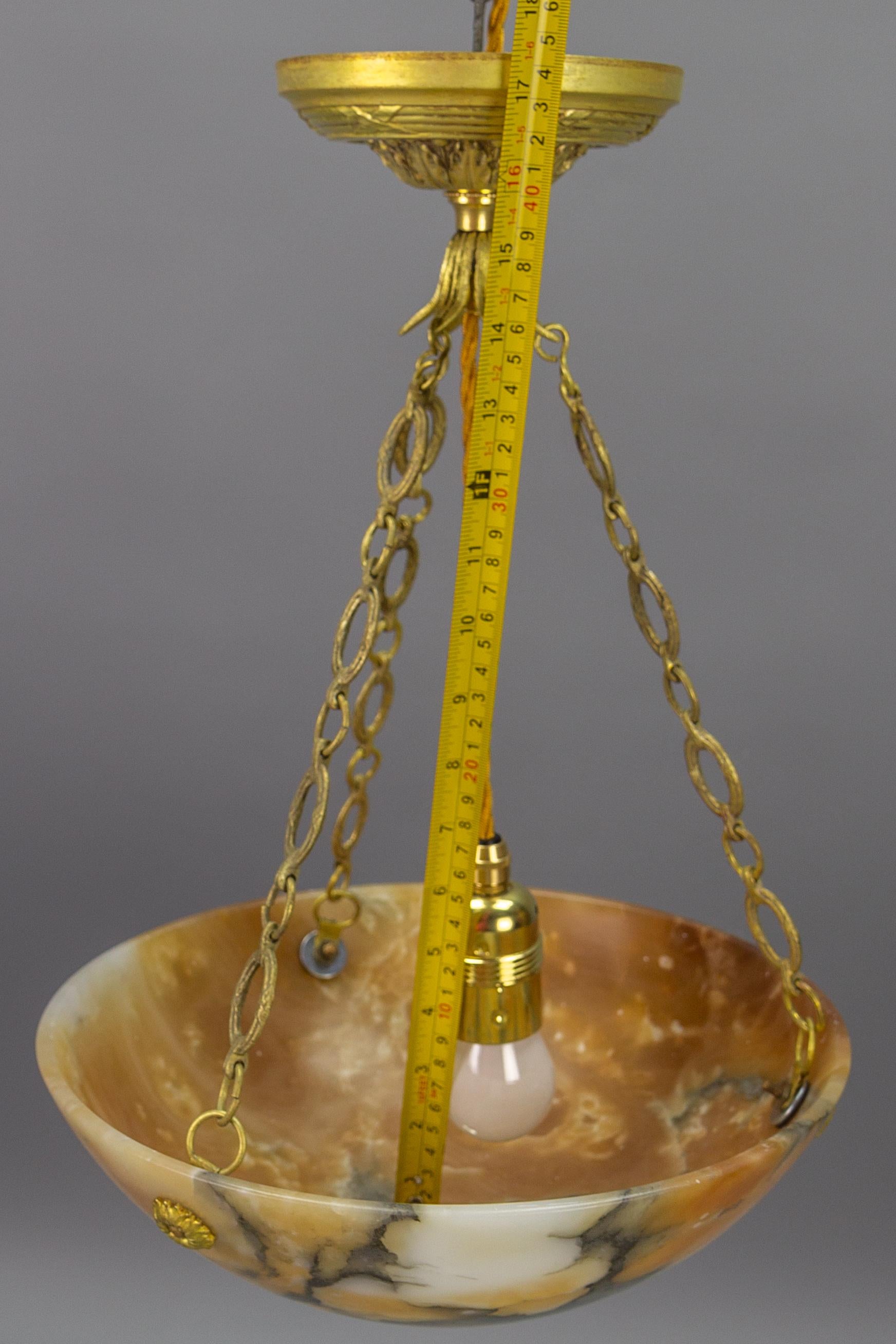 Lampe suspendue en bronze et albâtre couleur ambre, circa 1920. en vente 13