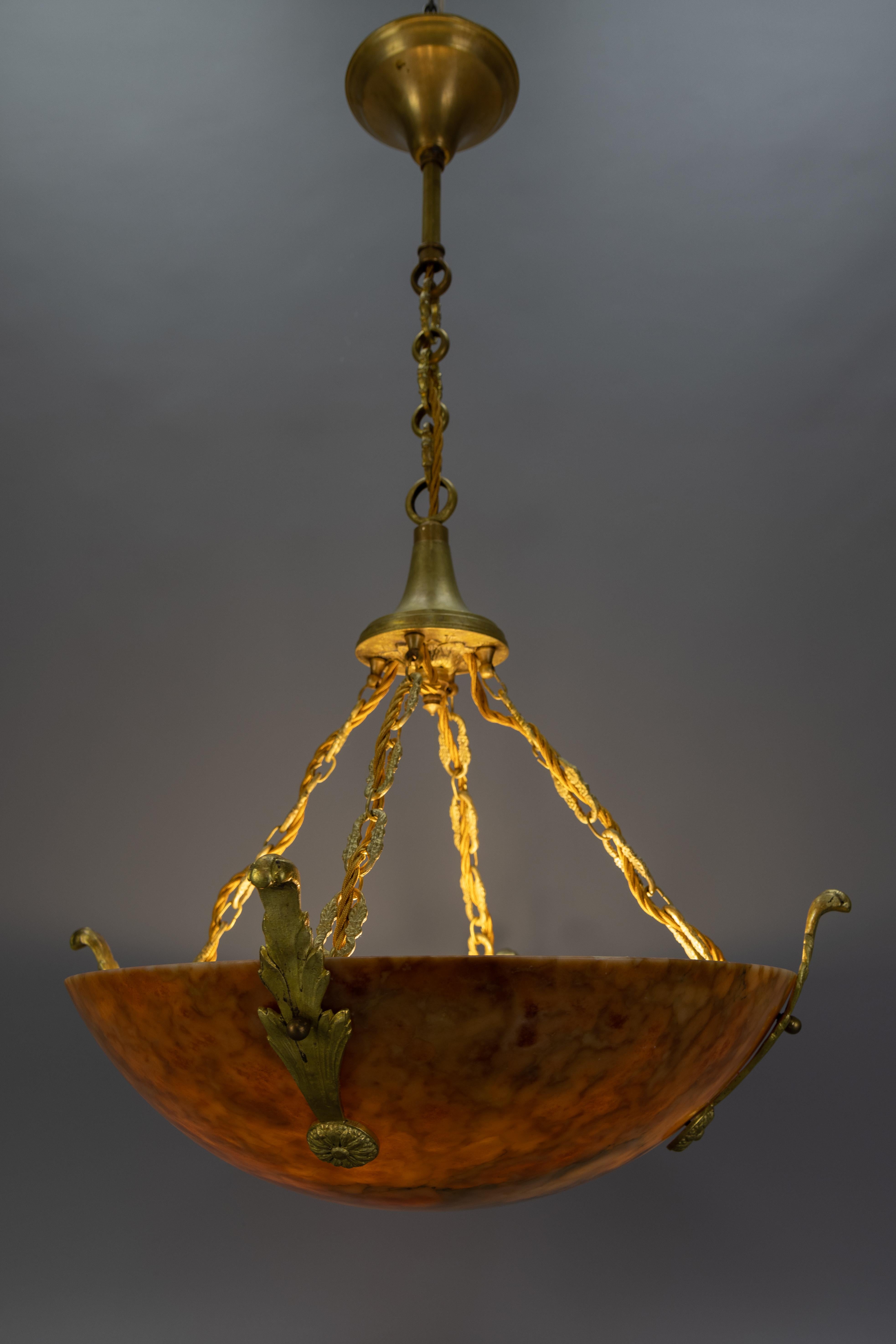 Lampada a sospensione in bronzo e alabastro color ambra Art Deco francese, circa 1920 in vendita 13