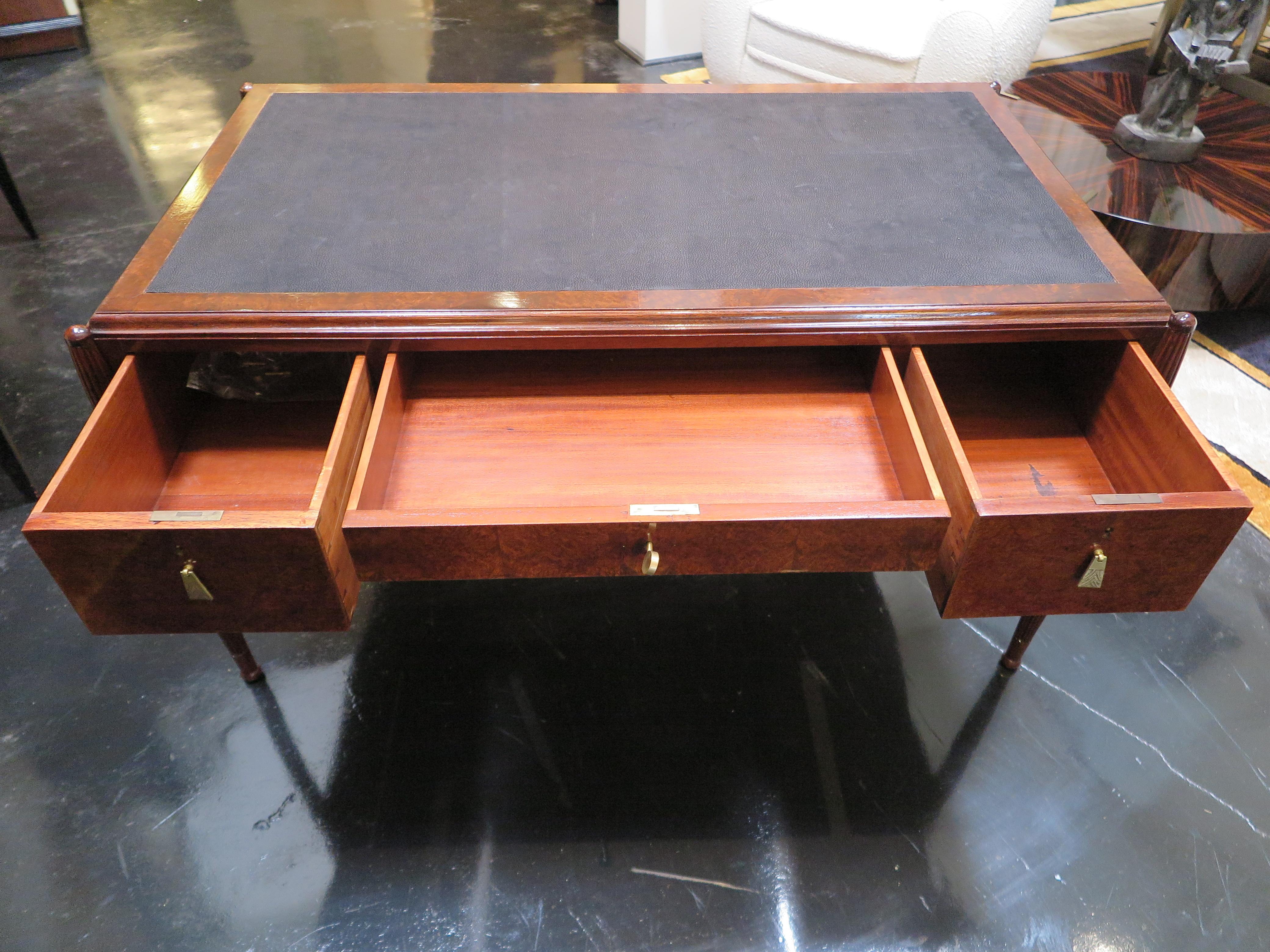 French Art Deco Amboyna Burl Wood Desk with Leather Top For Sale 4