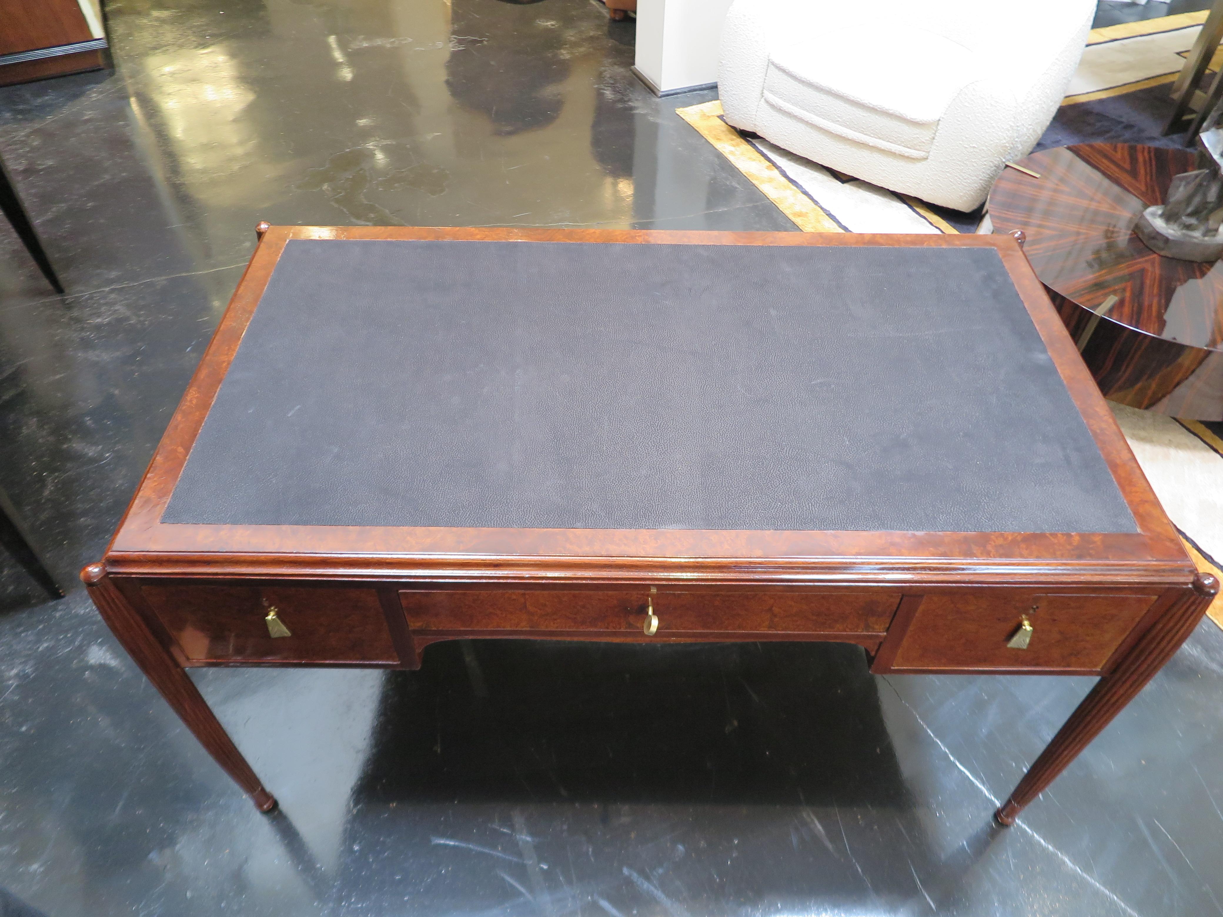 French Art Deco Amboyna Burl Wood Desk with Leather Top For Sale 5