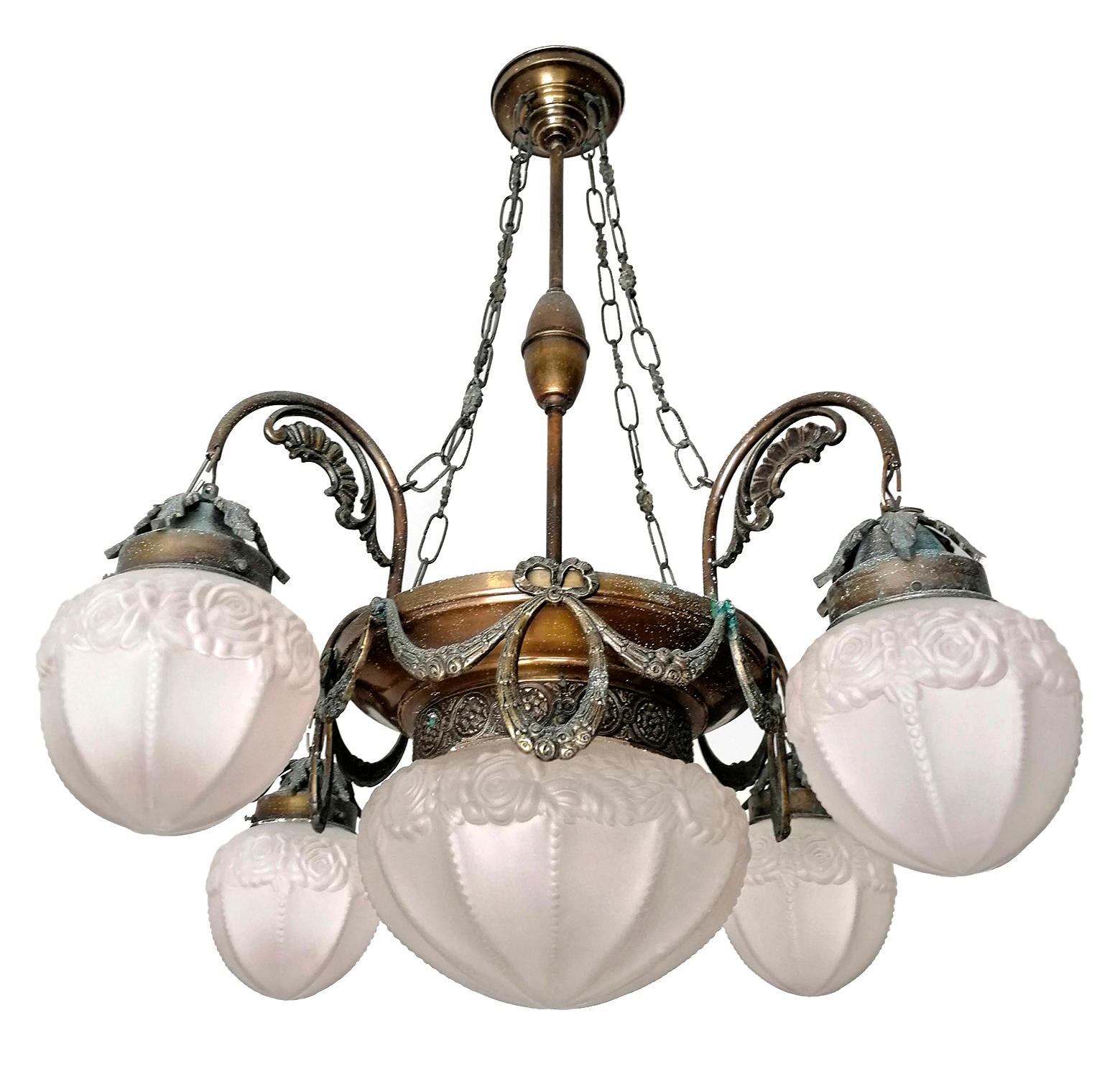 French Art Deco and Art Nouveau chandelier in frosted pale pink glass and brass with garlands. 
Age patina
Dimensions
Height: 31.5 in. (80 cm)
Diameter: 28.35 in. (72 cm)
Five light bulbs (four bulbs E14 40W and one bulb E27 60W)
Good working