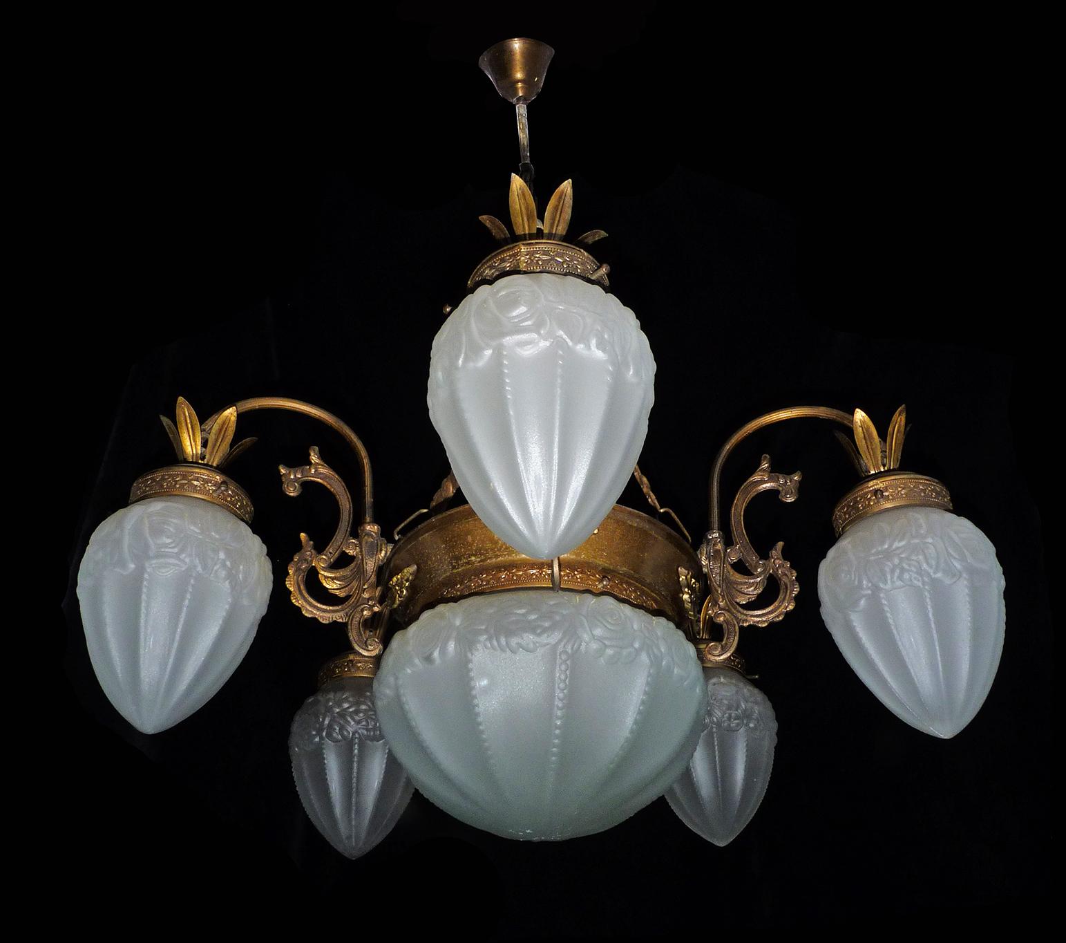 French Art Deco and Art Nouveau Brass and Frosted Glass Degué Style Chandelier In Excellent Condition In Coimbra, PT