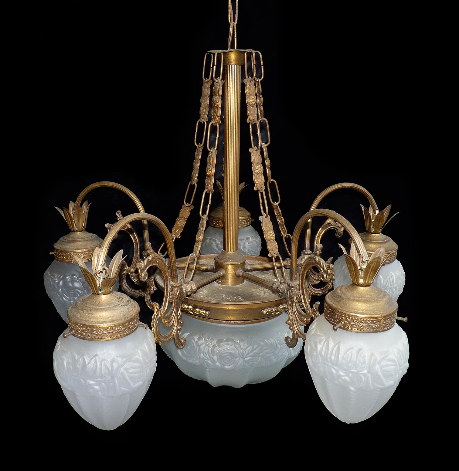 Lampadario francese in stile Art Déco e Art Nouveau in ottone e vetro smerigliato Degué In condizioni buone in vendita a Coimbra, PT