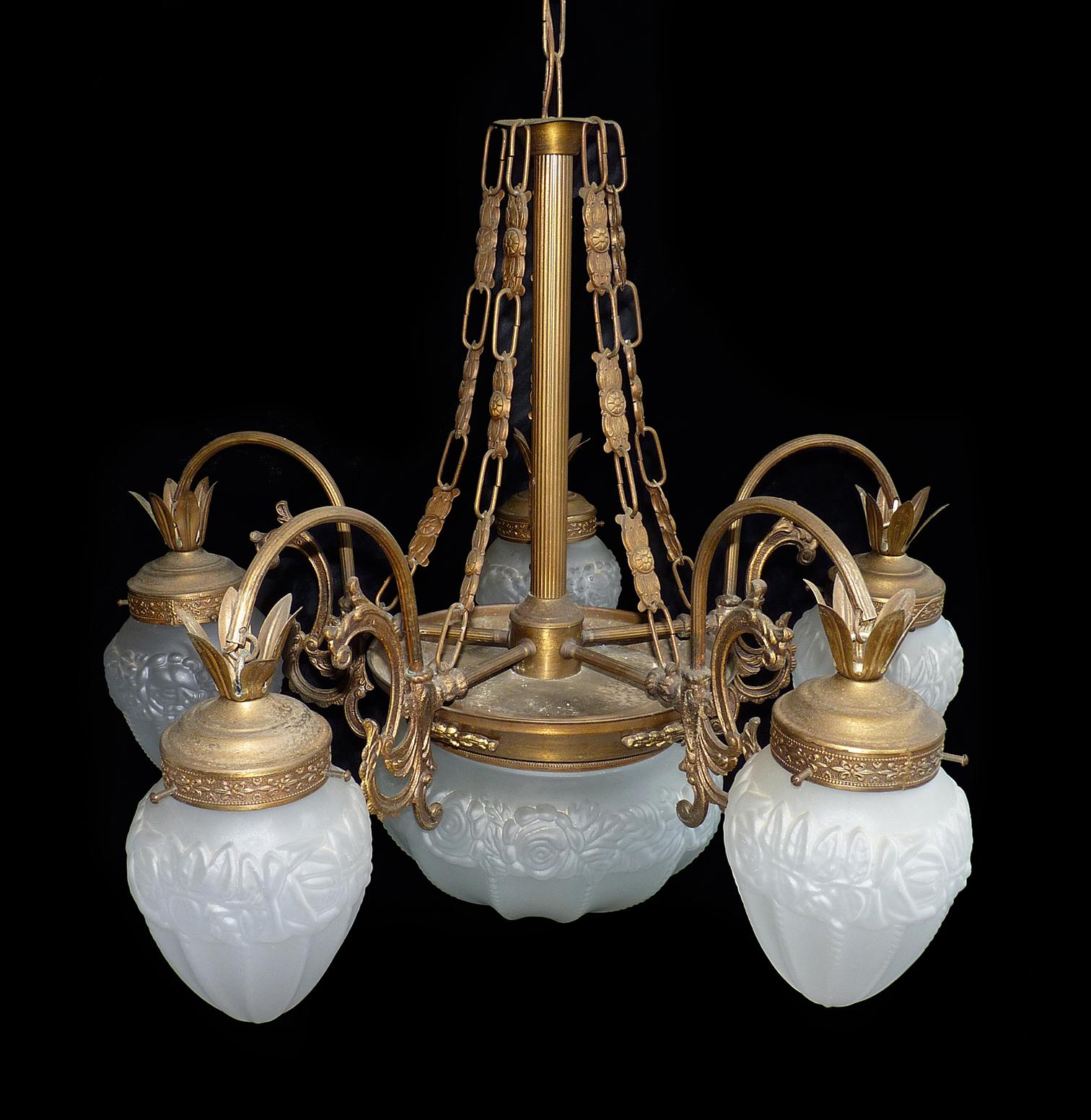 French Art Deco and Art Nouveau Brass and Frosted Glass Degué Style Chandelier For Sale 1