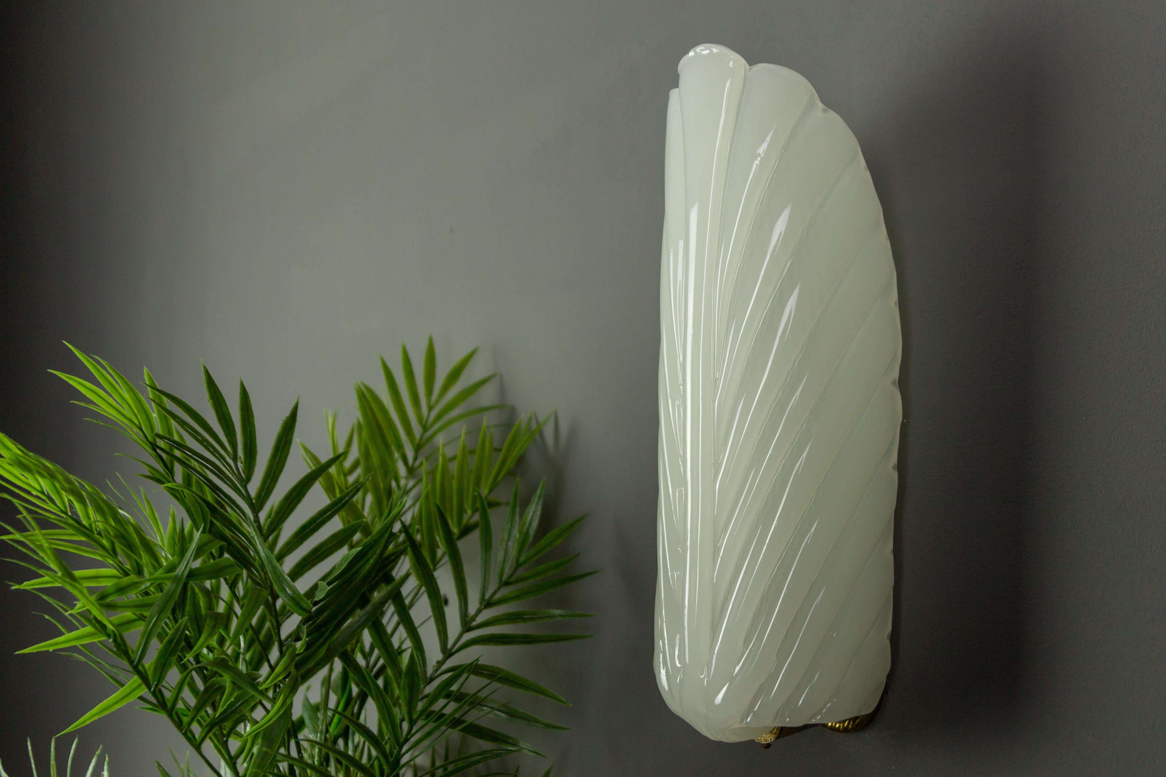 Mid-20th Century French Art Deco André Arbus Style Feather Shaped Opaline White Glass Wall Light