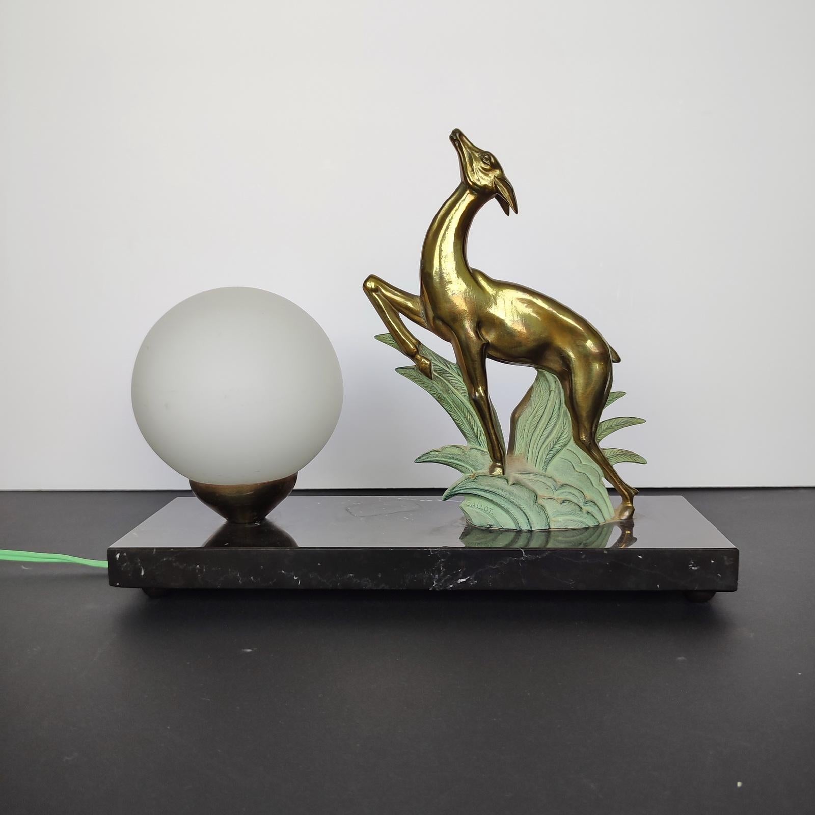 French Art Deco Antelope Table Lamp or Night-Light Sculpture, 1930s In Good Condition In Bochum, NRW