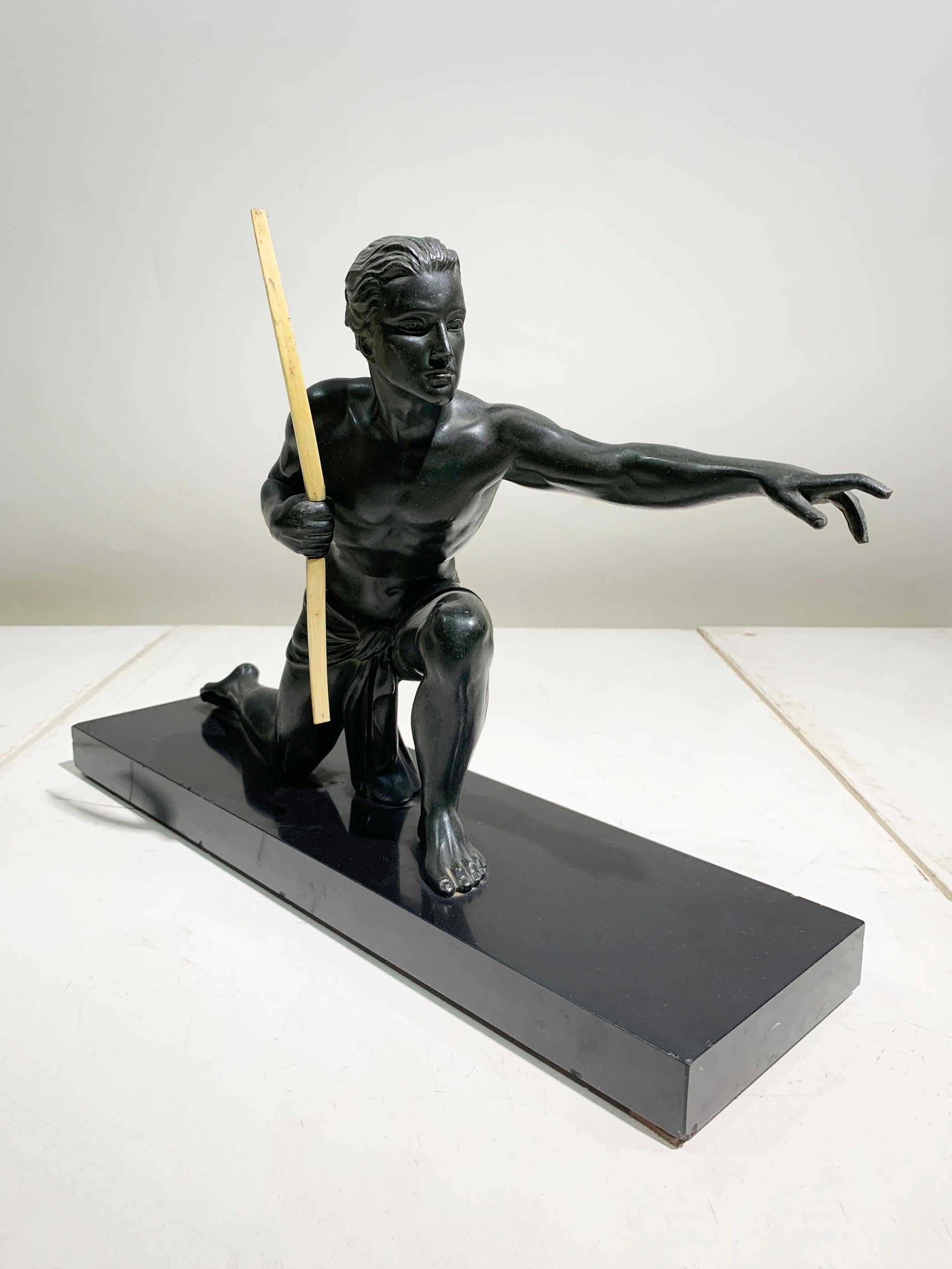 Art Déco French Art Deco 'Archer' Sculpture on Black Base, attributed to J. de Roncourt in vendita