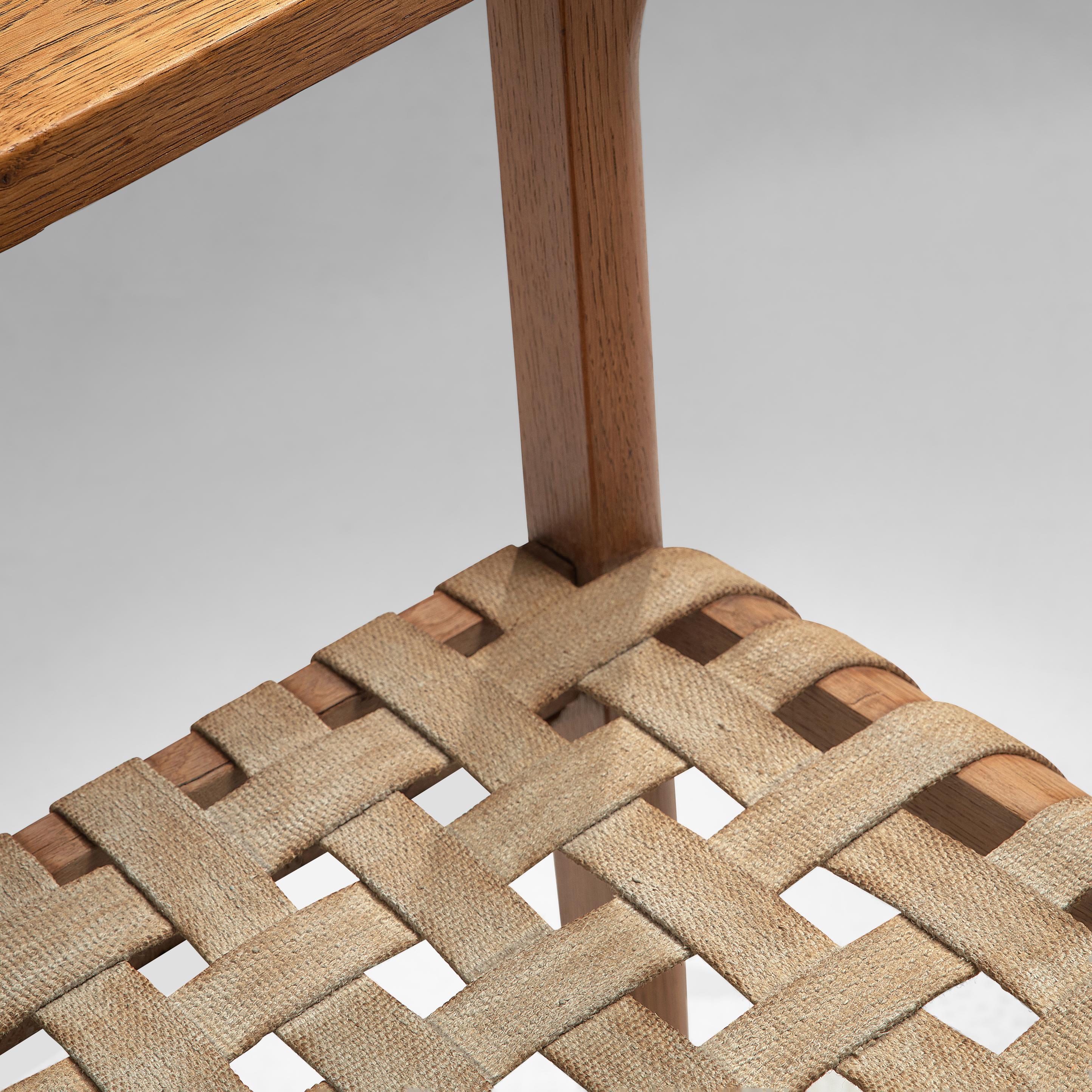 Französischer Art-déco-Sessel aus massiver Eiche mit Sitz aus geflochtenem Segeltuch (Art déco) im Angebot