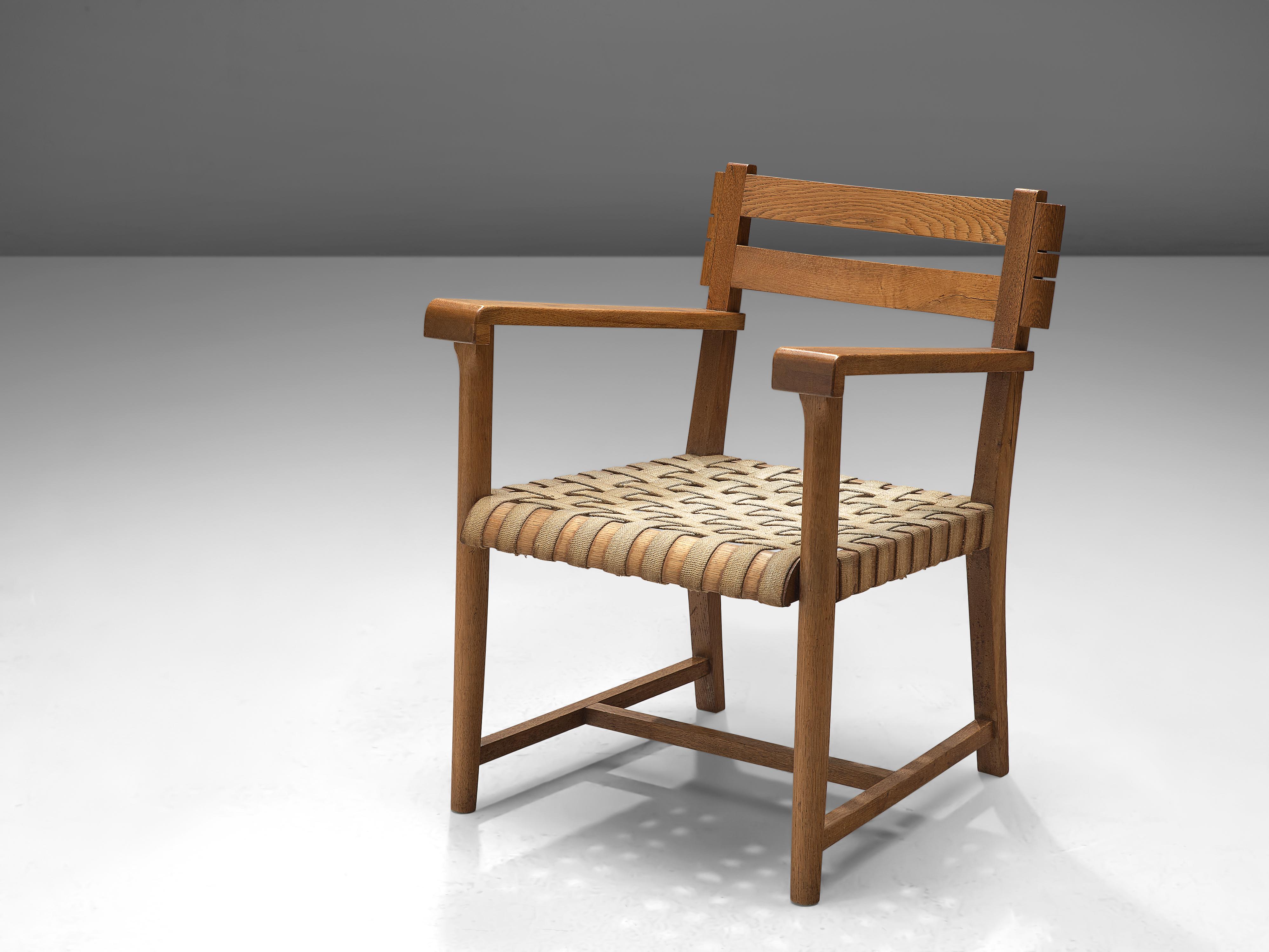 Französischer Art-déco-Sessel aus massiver Eiche mit Sitz aus geflochtenem Segeltuch (Eichenholz) im Angebot
