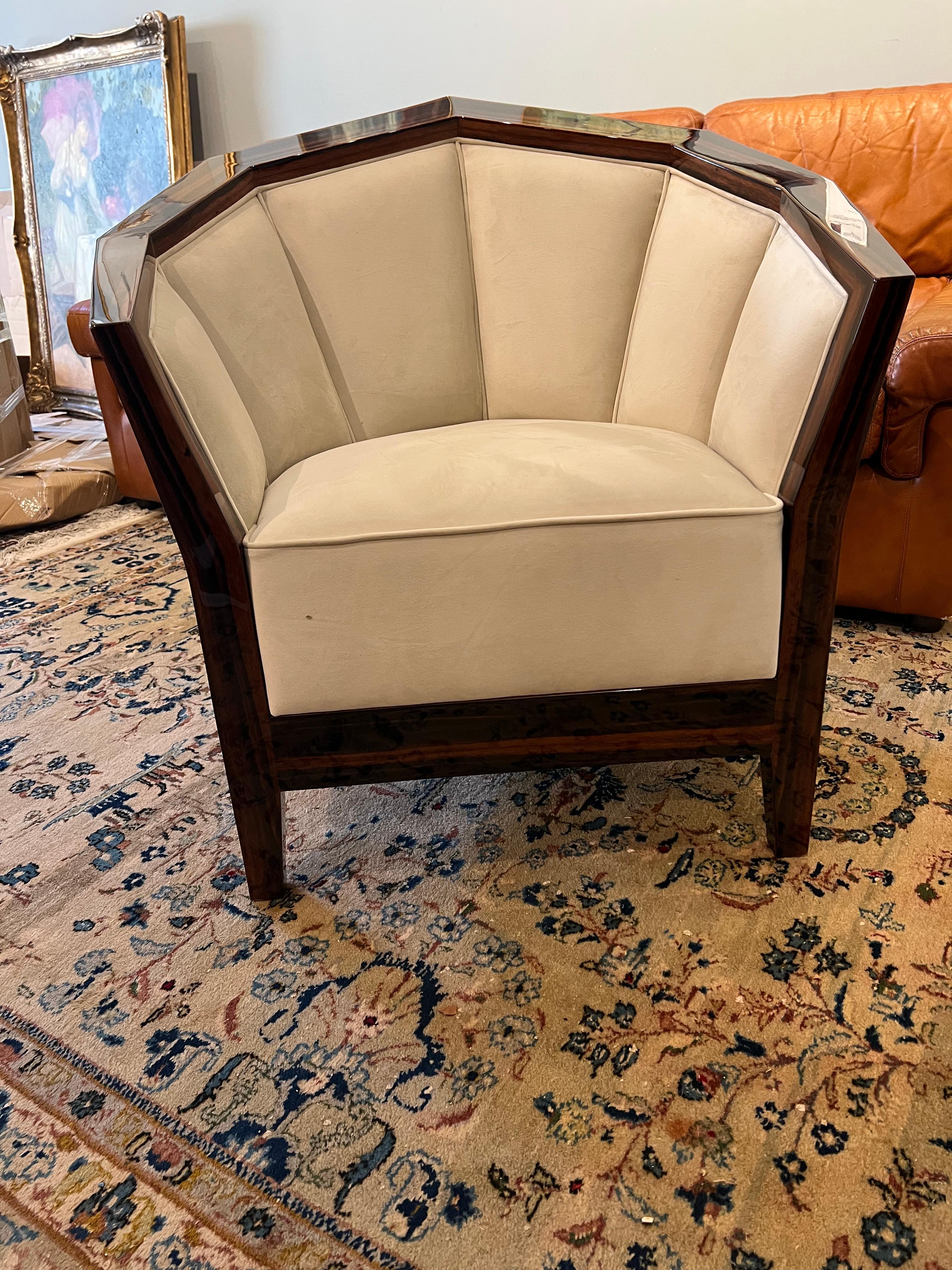 Tessuto French Art Deco Armchair in the style of Pierre Chareau in vendita