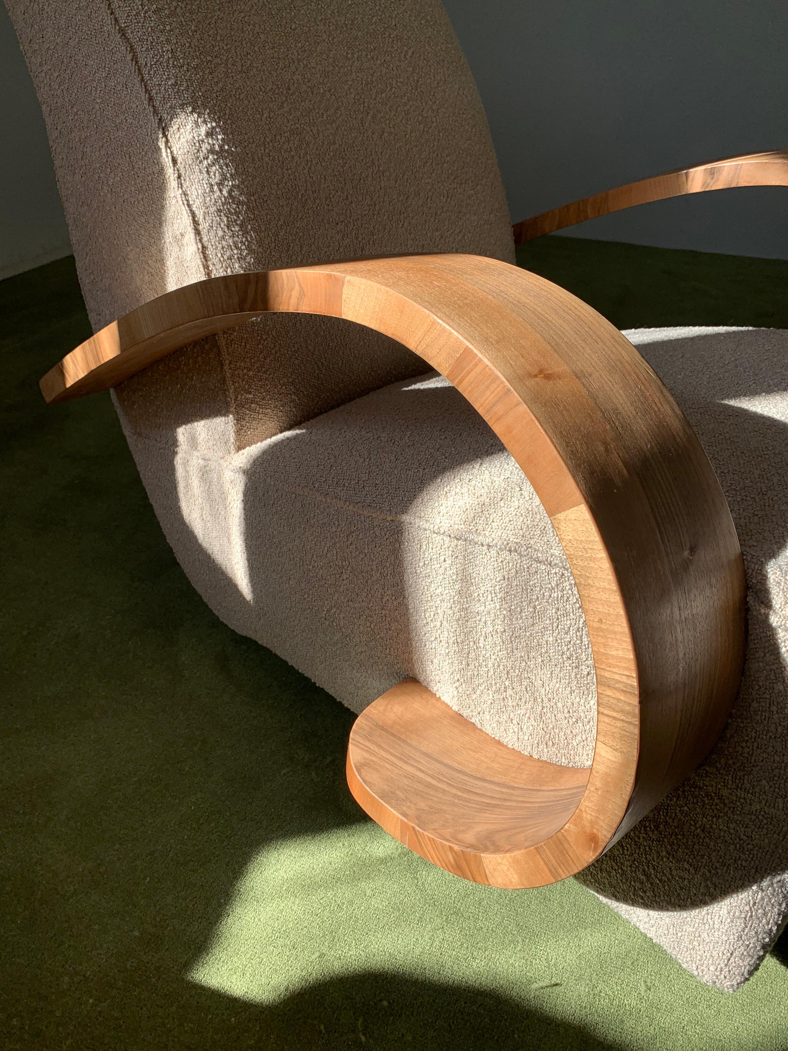 French Art-deco Armchair with Wooden Arm and Curly Taupe Fabric from 1930 For Sale 6