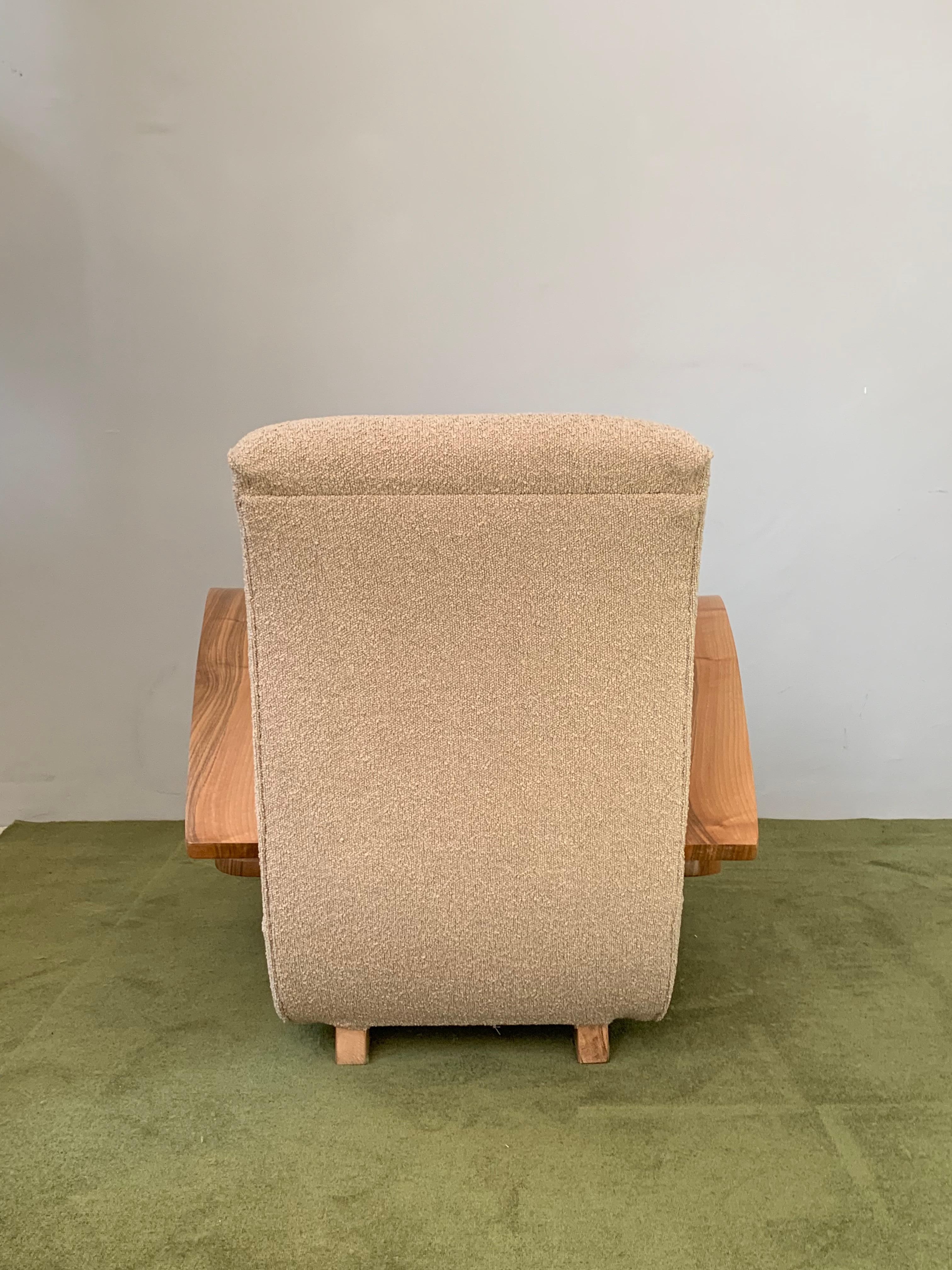 French Art-deco Armchair with Wooden Arm and Curly Taupe Fabric from 1930 For Sale 2