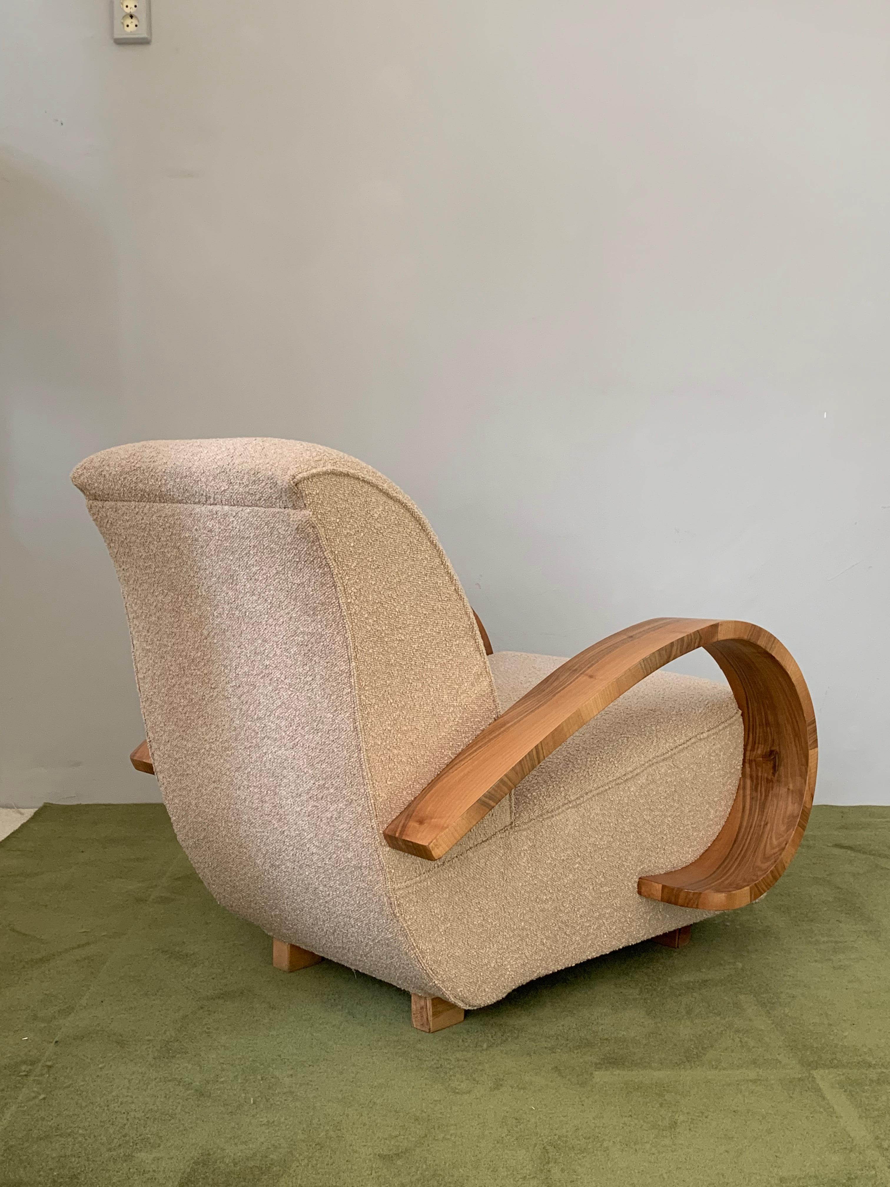 French Art-deco Armchair with Wooden Arm and Curly Taupe Fabric from 1930 For Sale 3