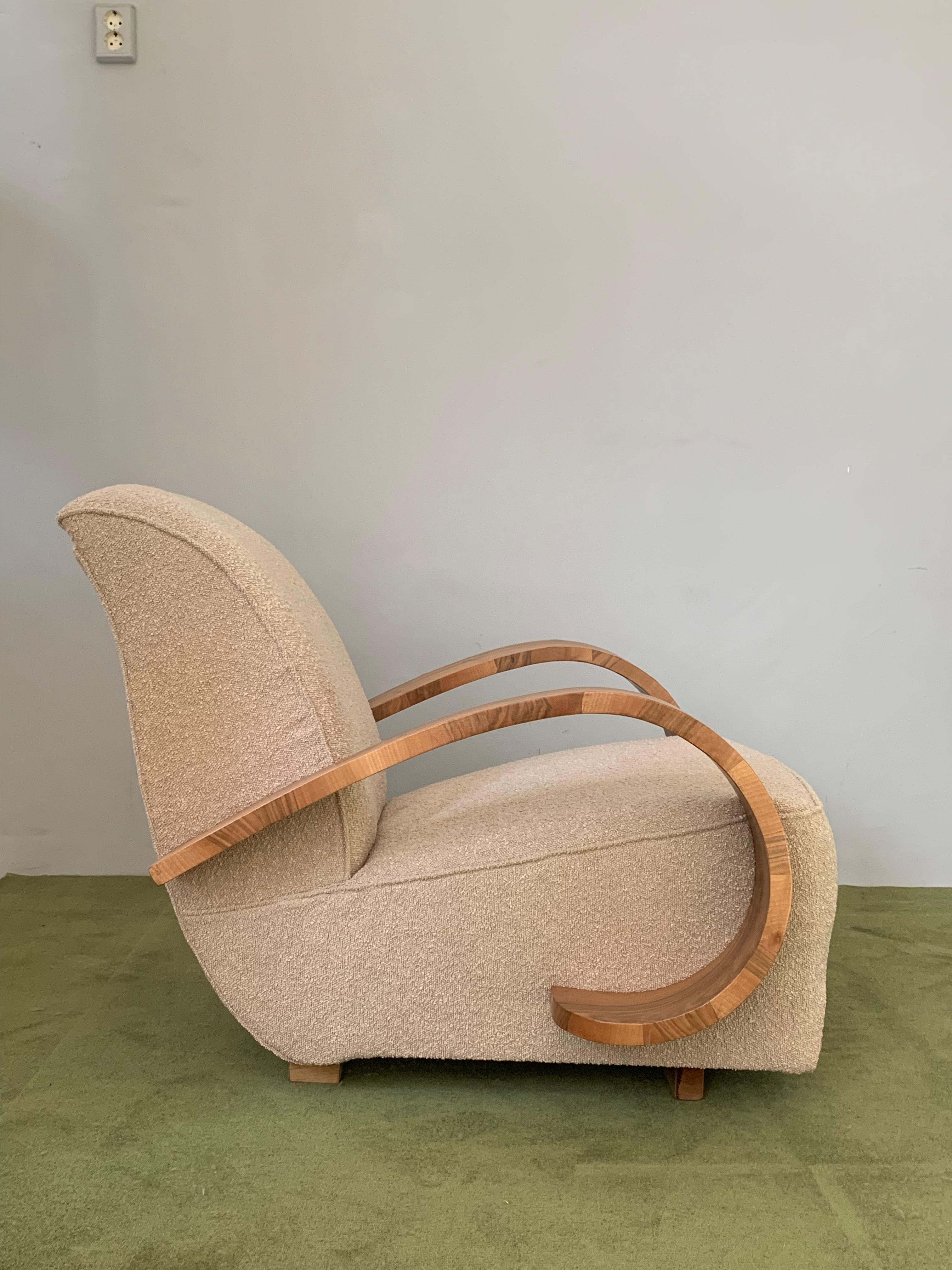 French Art-deco Armchair with Wooden Arm and Curly Taupe Fabric from 1930 For Sale 4