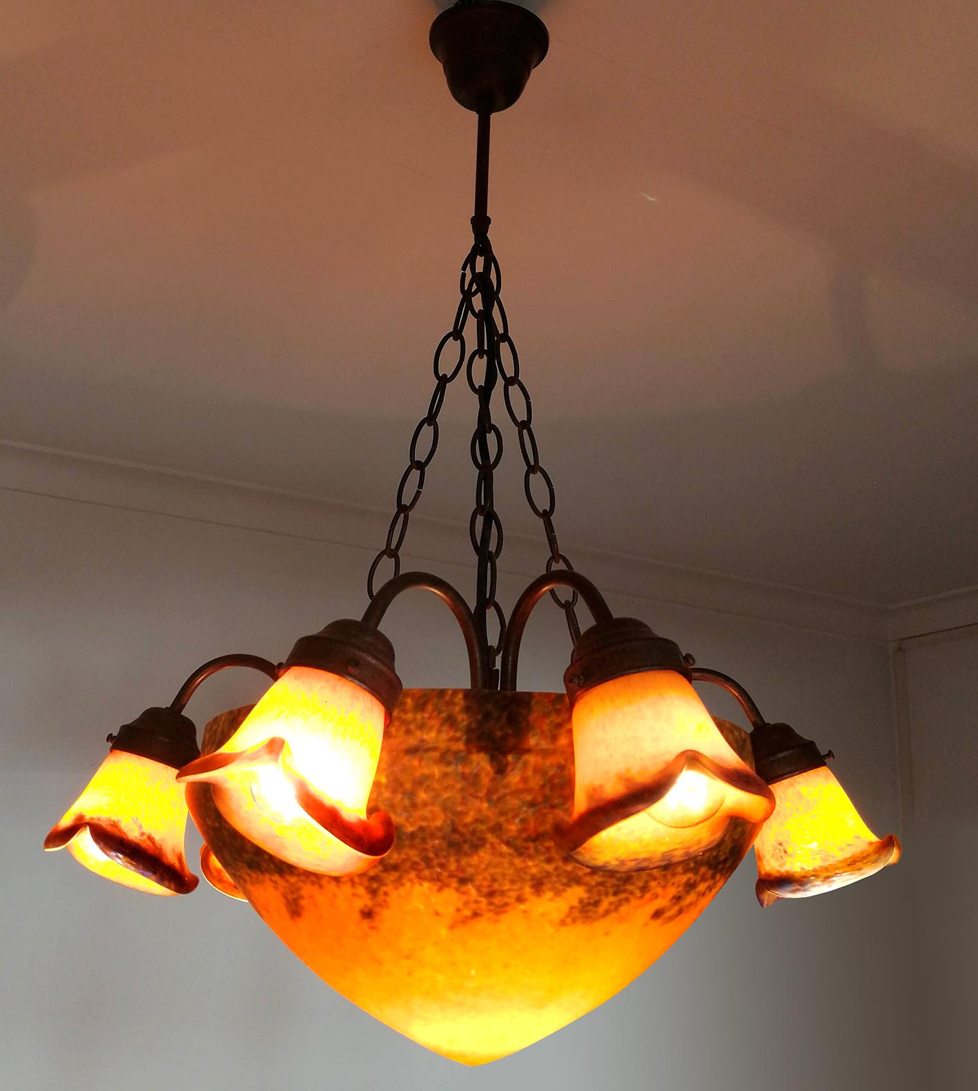 French Art Deco and Art Nouveau Amber Chandelier or Pendant by Art de France In Good Condition For Sale In Coimbra, PT