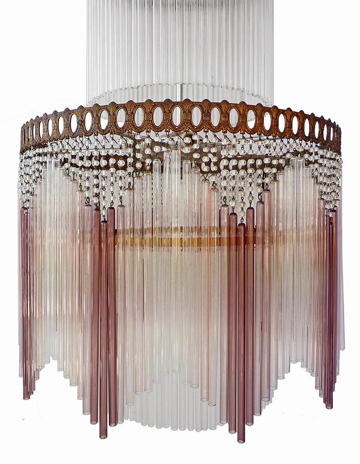 Französisch Art Deco:: Jugendstil Perlen & Rosa Glas Fransen vergoldet 5-Licht-Kronleuchter (Hollywood Regency) im Angebot