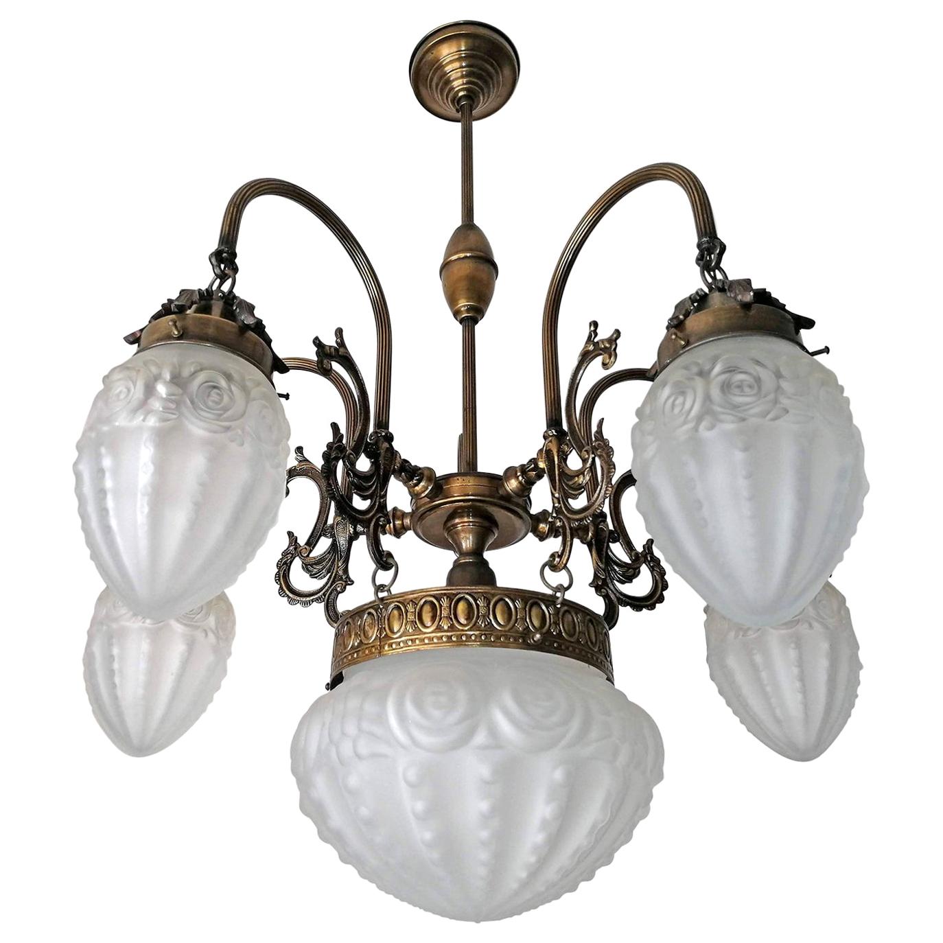 French Degué style Art Deco white frosted glass, 6-light chandelier/ brass bronze color with age patina
6-light bulbs (5 bulbs E14 40W and one bulb E27 60W)
Good working condition
Measures:
Diameter 27 in / 68 cm
Height 35 in / 88 cm
Glass shades 5