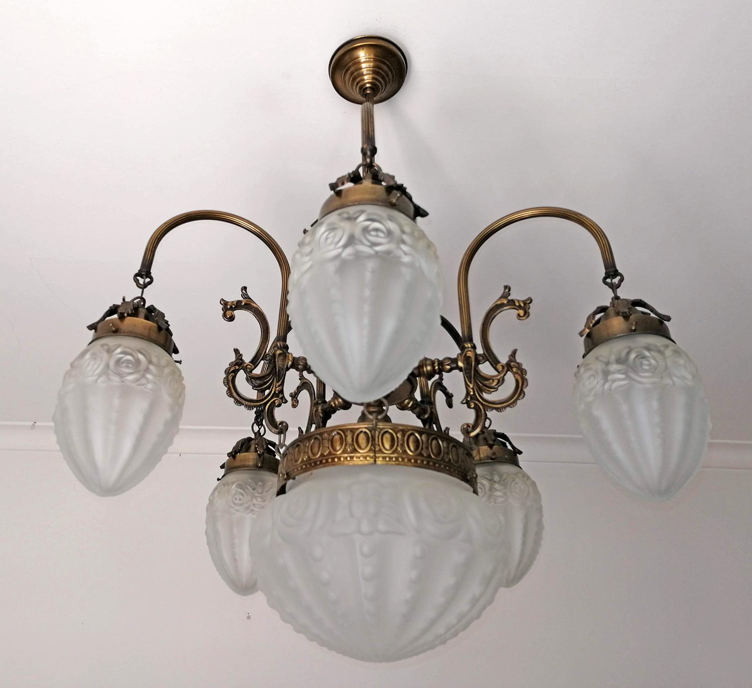French Art Deco & Art Nouveau Bronze Color Brass in Degué Style Glass Chandelier In Good Condition For Sale In Coimbra, PT