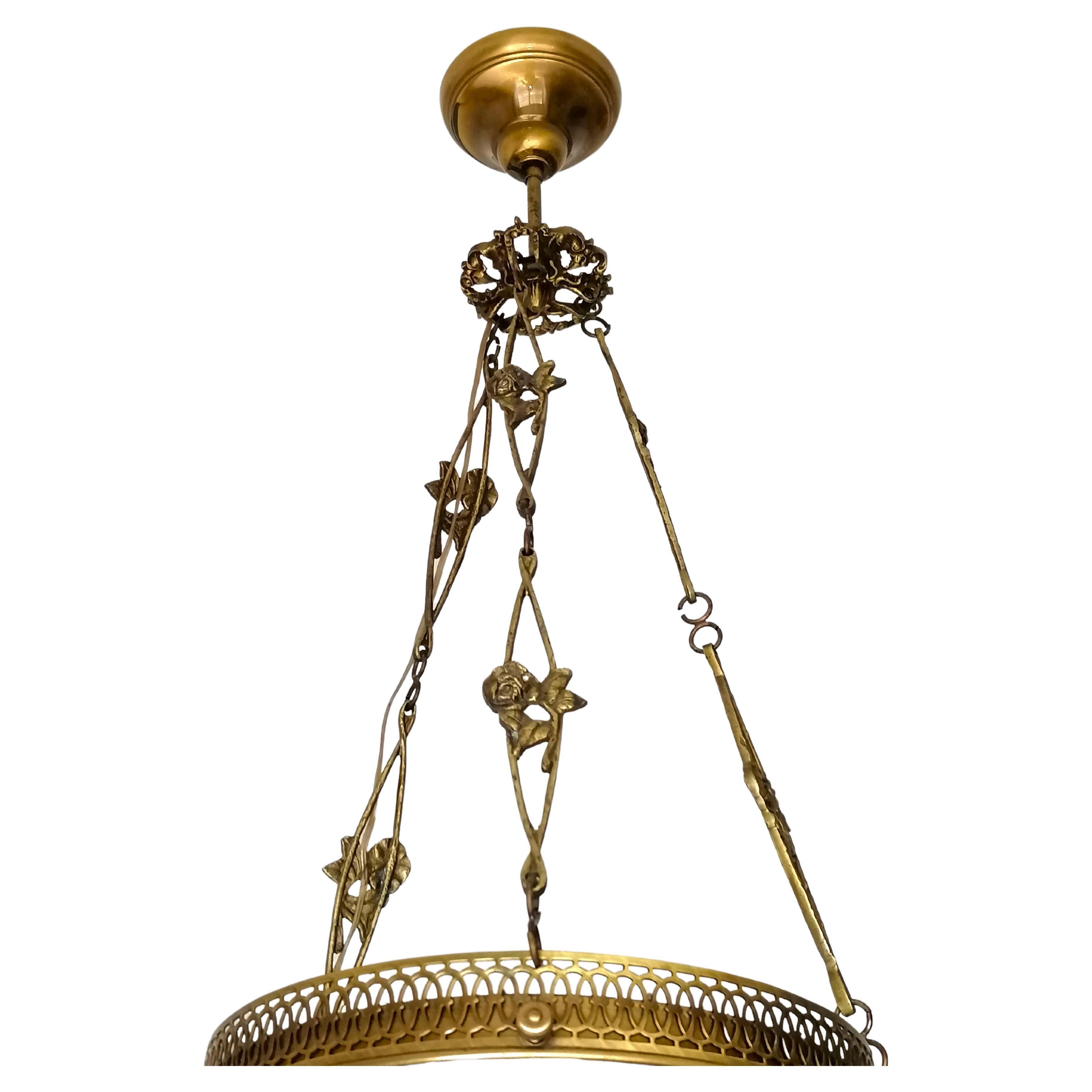 20th Century French Art Deco & Art Nouveau Chandelier in Frosted Glass & Gilt Bronze Ornament For Sale