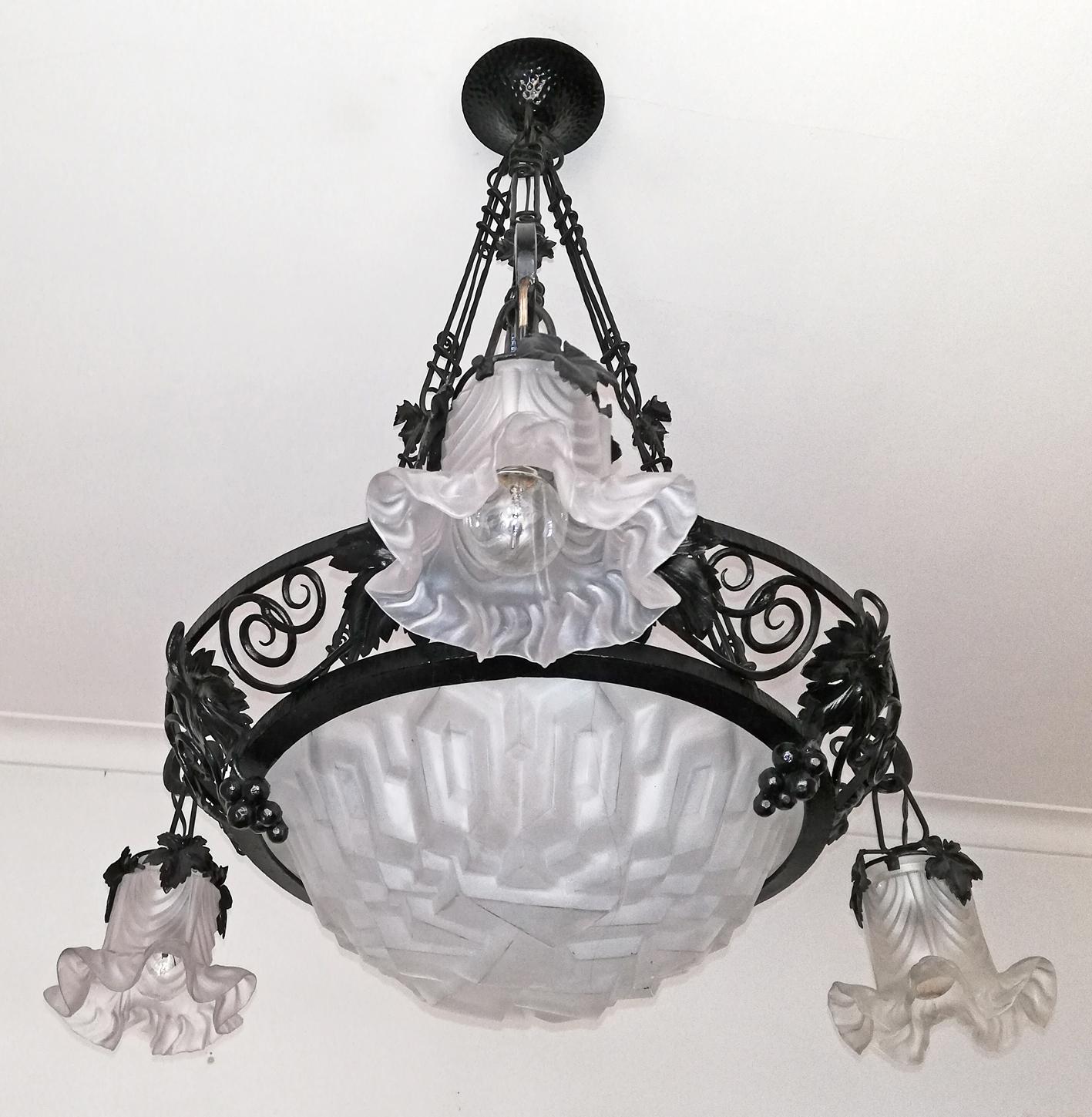 Beautiful original  French Art Deco ceiling lamp by David Guéron for Verrerie d'Art Degué, 1920s signed signed Degue. The hand forged wrought iron frame features intricately hand forged grape and leaf accents. 
 
Measures:
Width 30 in / 76 cm
Height