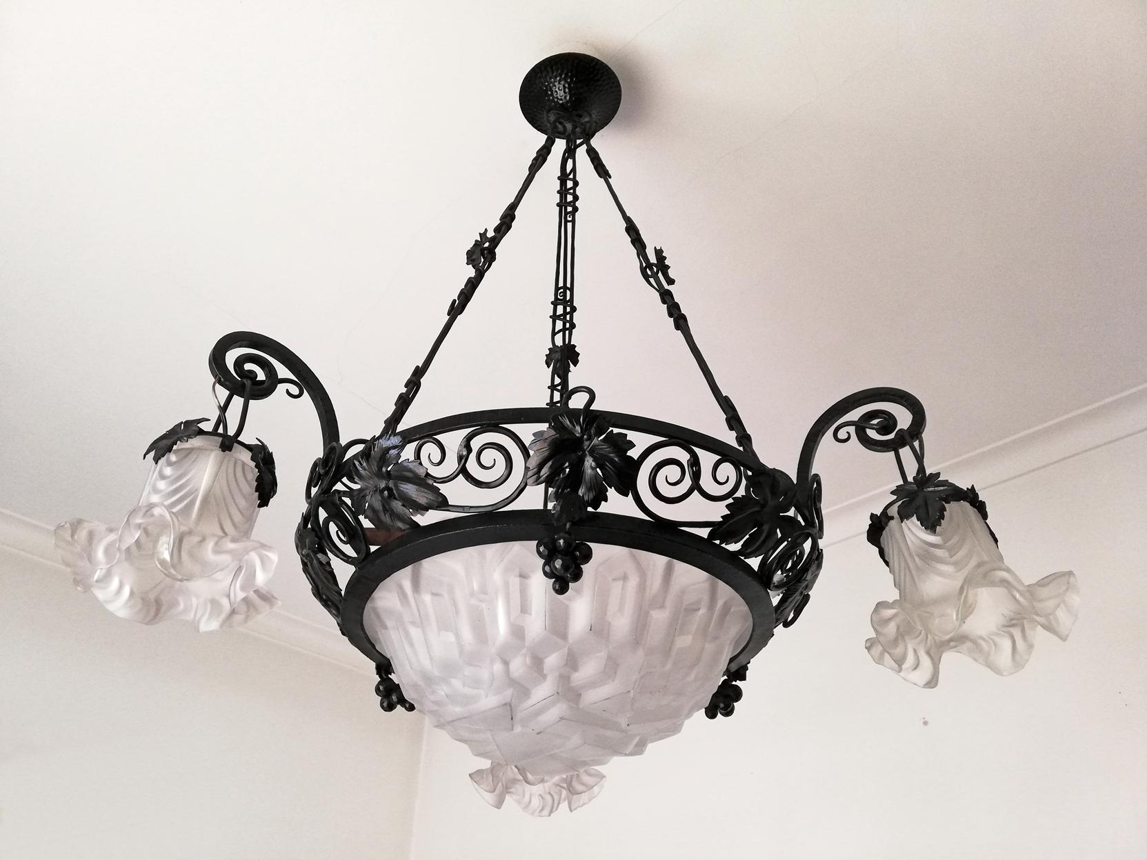 Frosted French Art Deco & Art Nouveau Wrought Forged Iron Chandelier Signed Degue, 1920 For Sale