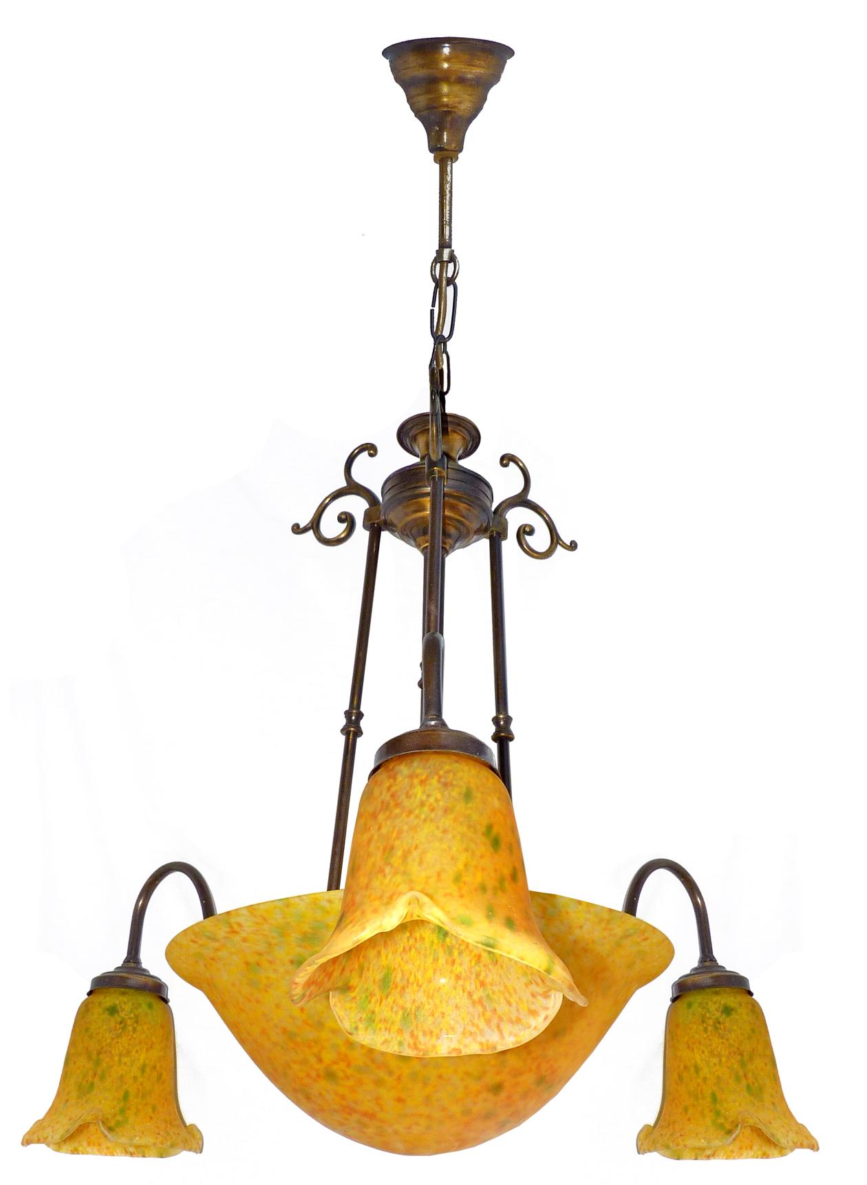 French Art Deco and Art Nouveau Polychrome Amber Glass 4-Light Chandelier In Good Condition For Sale In Coimbra, PT