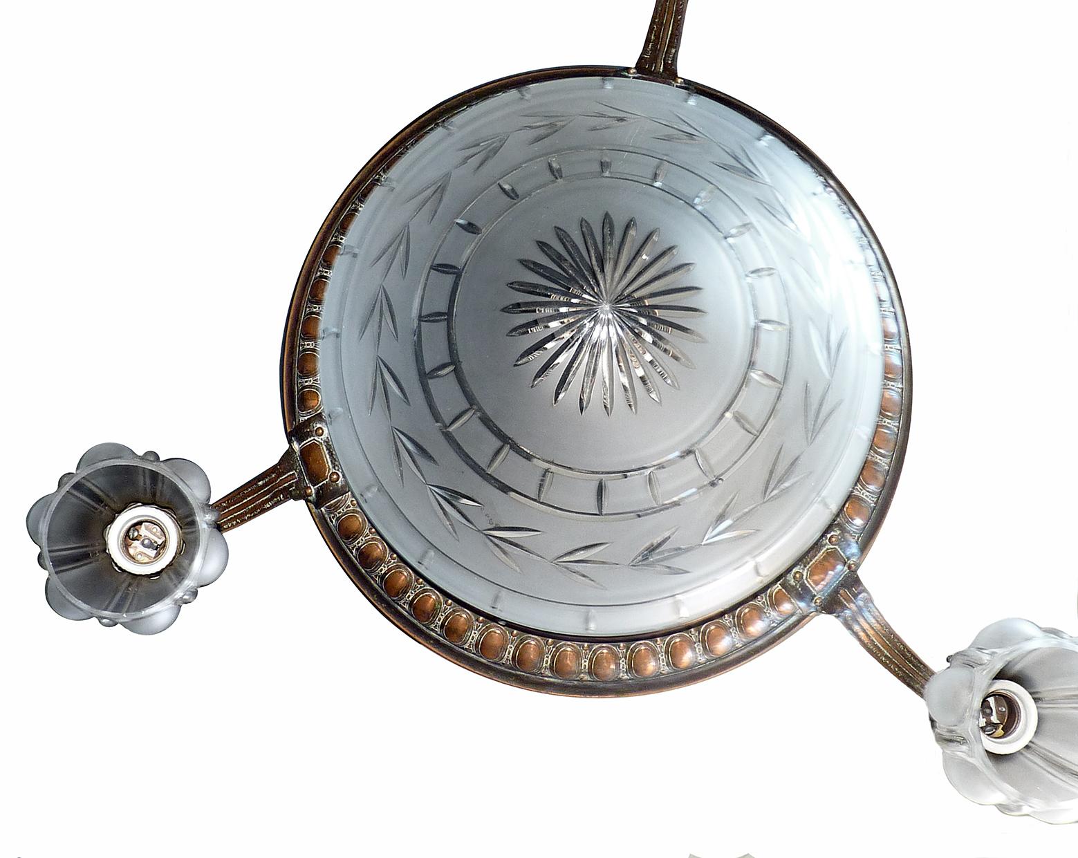 Französischer Art-déco-Kronleuchter aus klarem Kristallglas mit Radschliff-Kugeln, Art nouveau-Stil, Art déco (Radiert) im Angebot