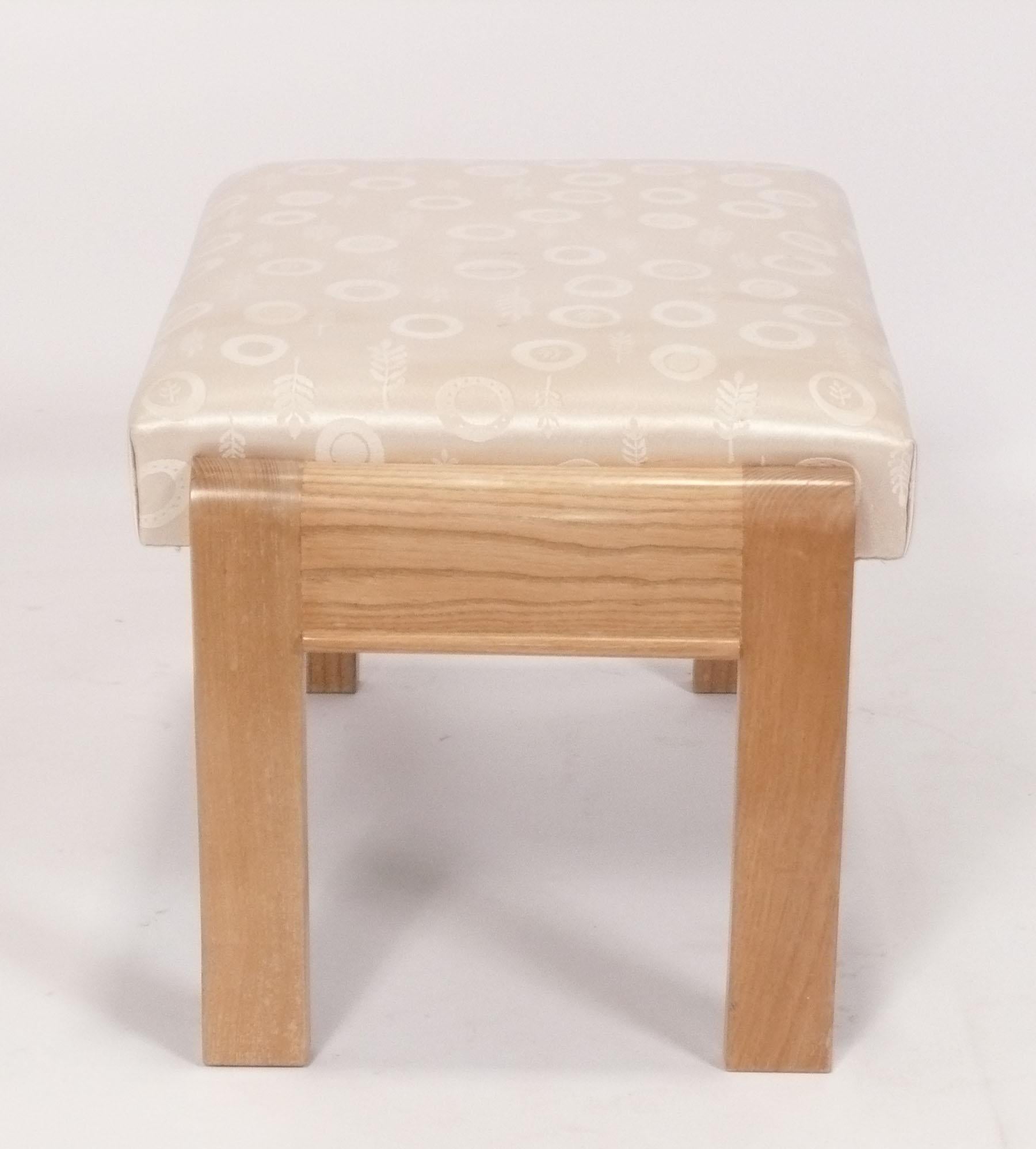 Französisch Art Deco Esche Wood Hocker oder Ottomane (Art déco) im Angebot