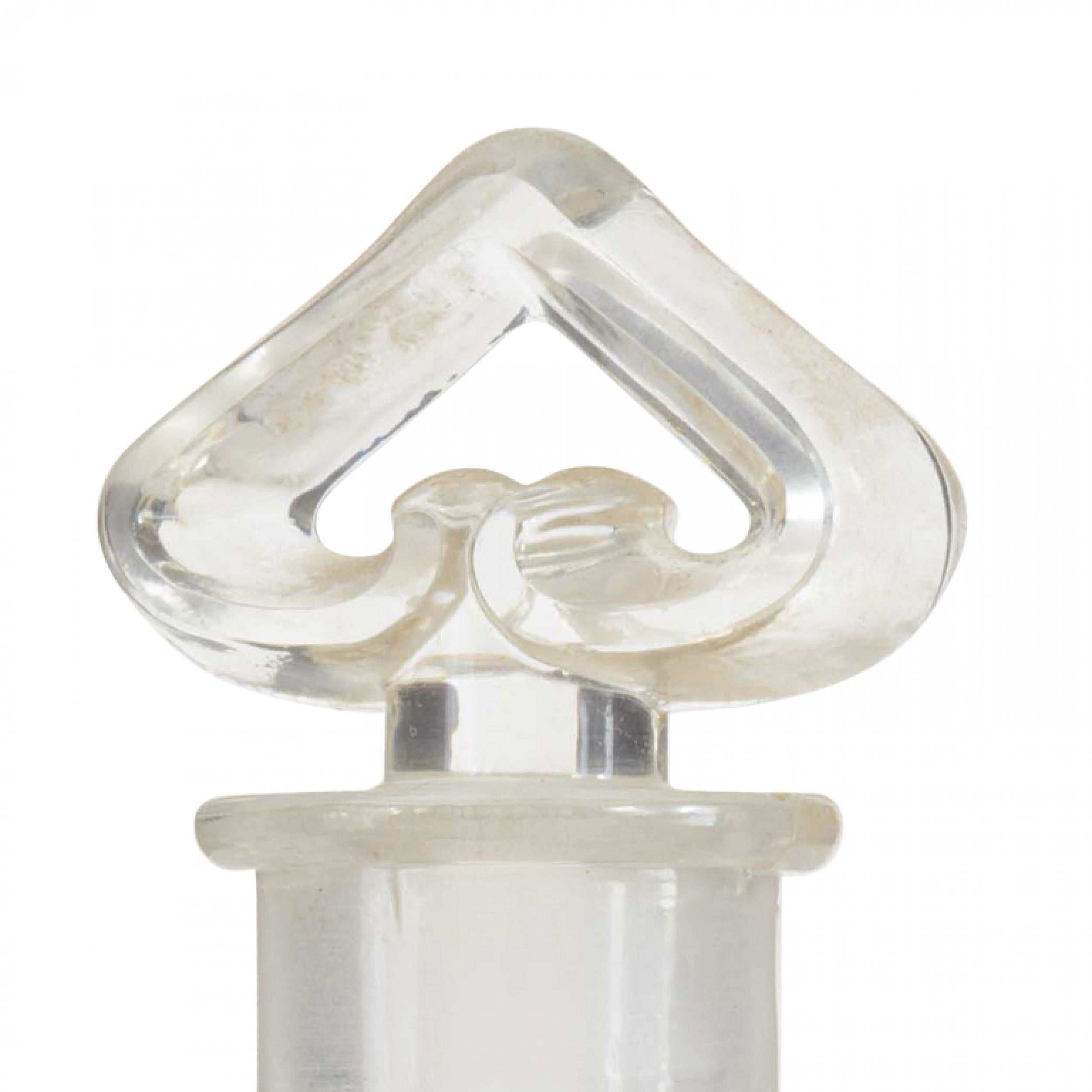 Flacone di profumo in vetro Art Deco francese con spalle a volute e tappo a forma di cuore (di BACCARAT per Guerlain 