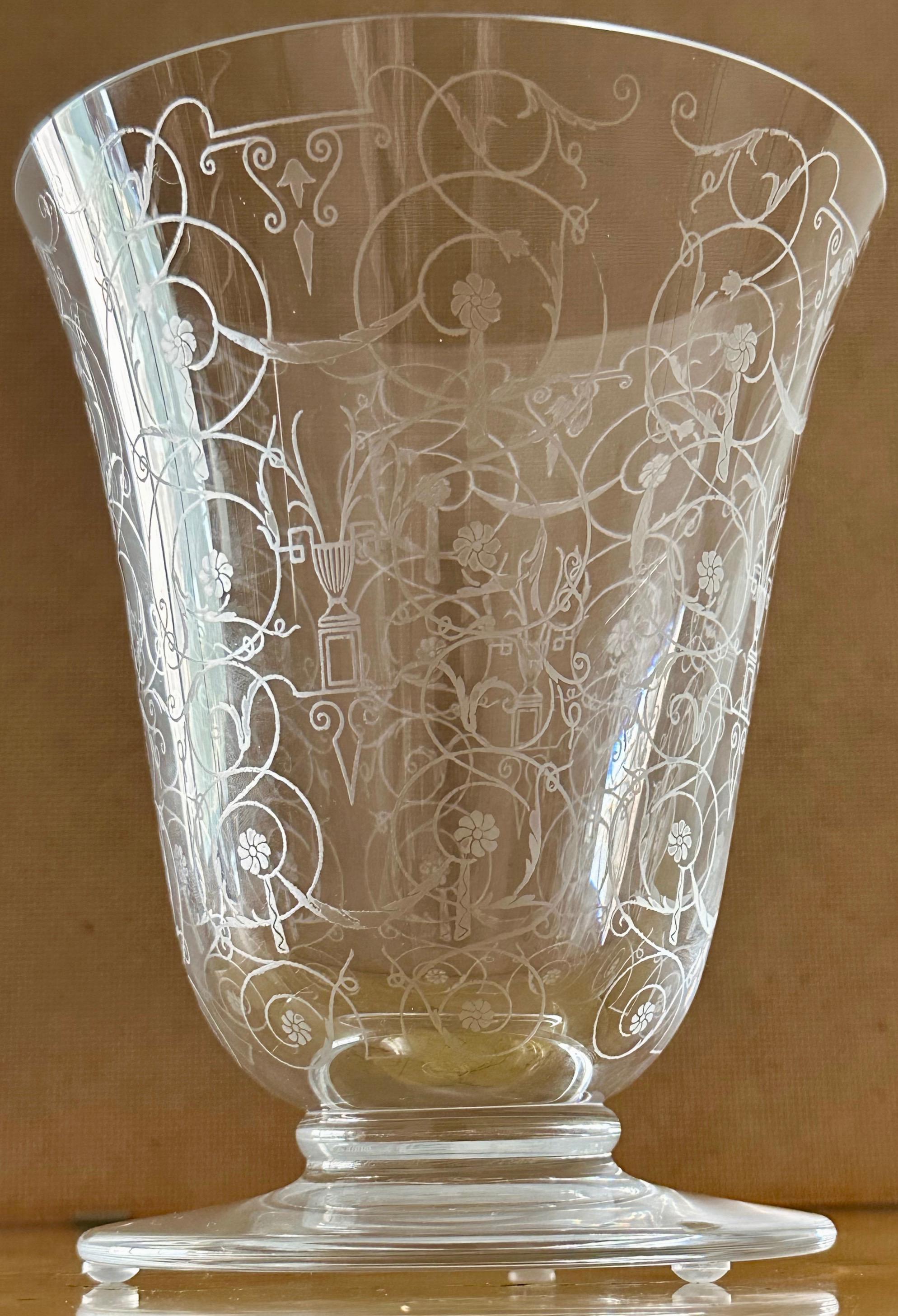 Art déco Vase en verre gravé 