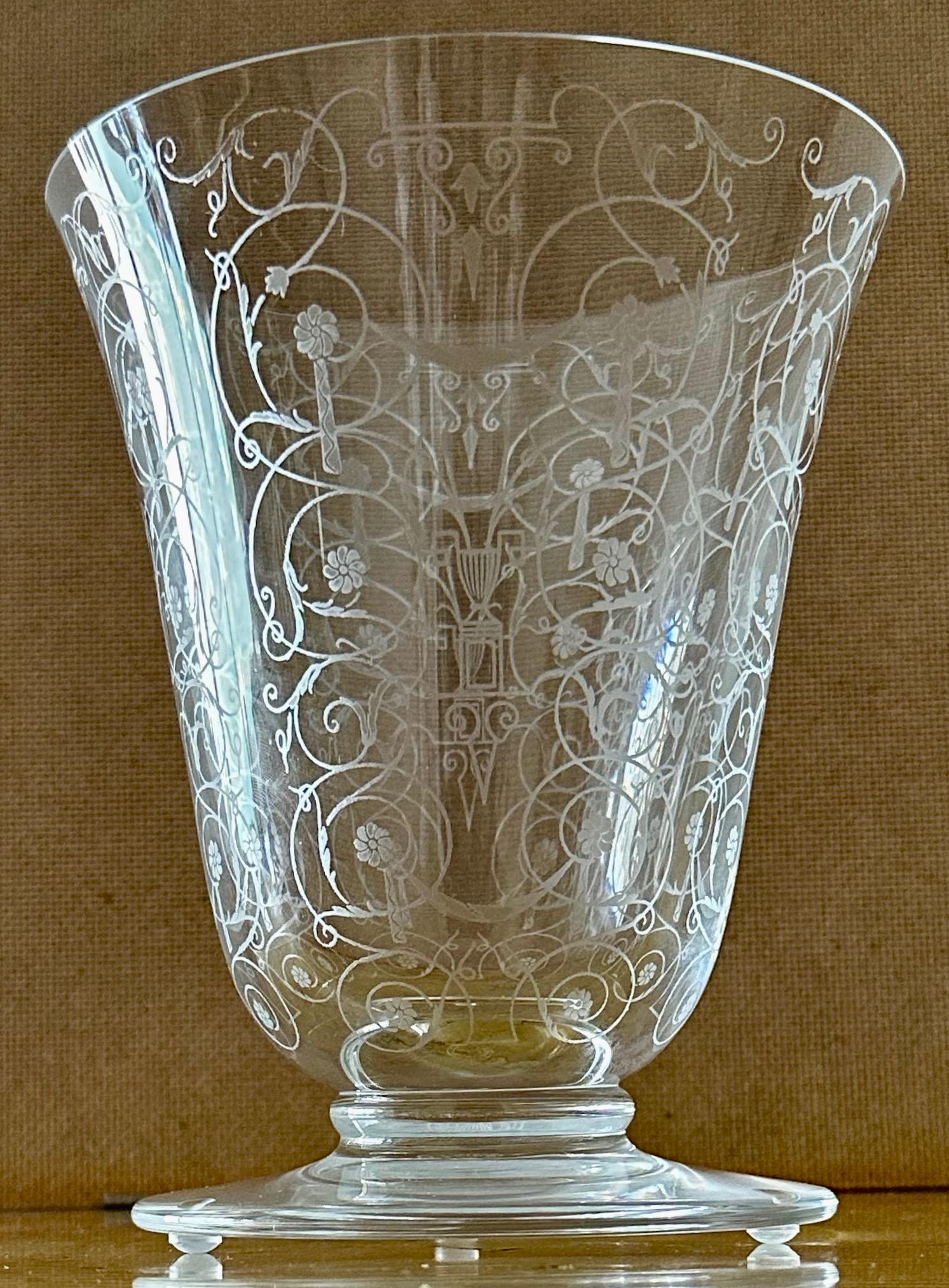 Verre d'art Vase en verre gravé 