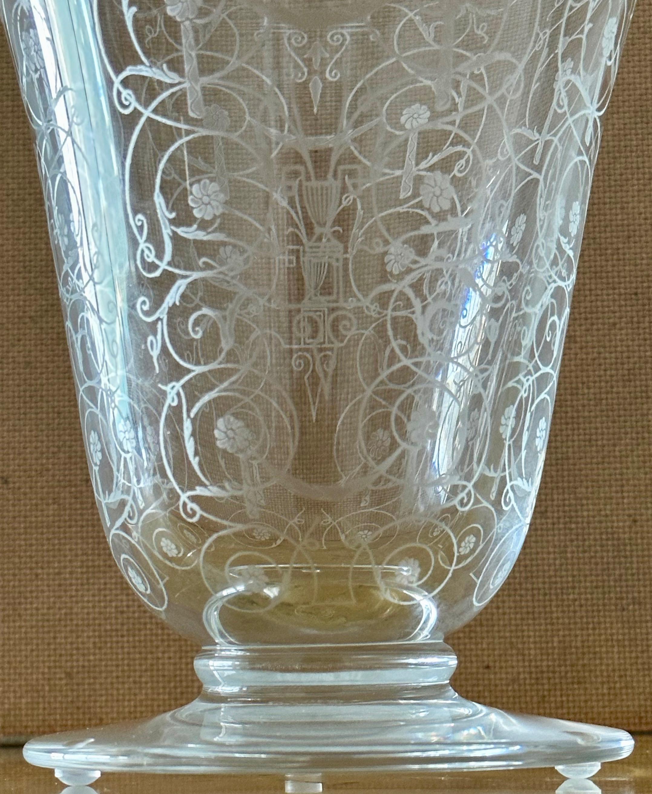 Vase en verre gravé 