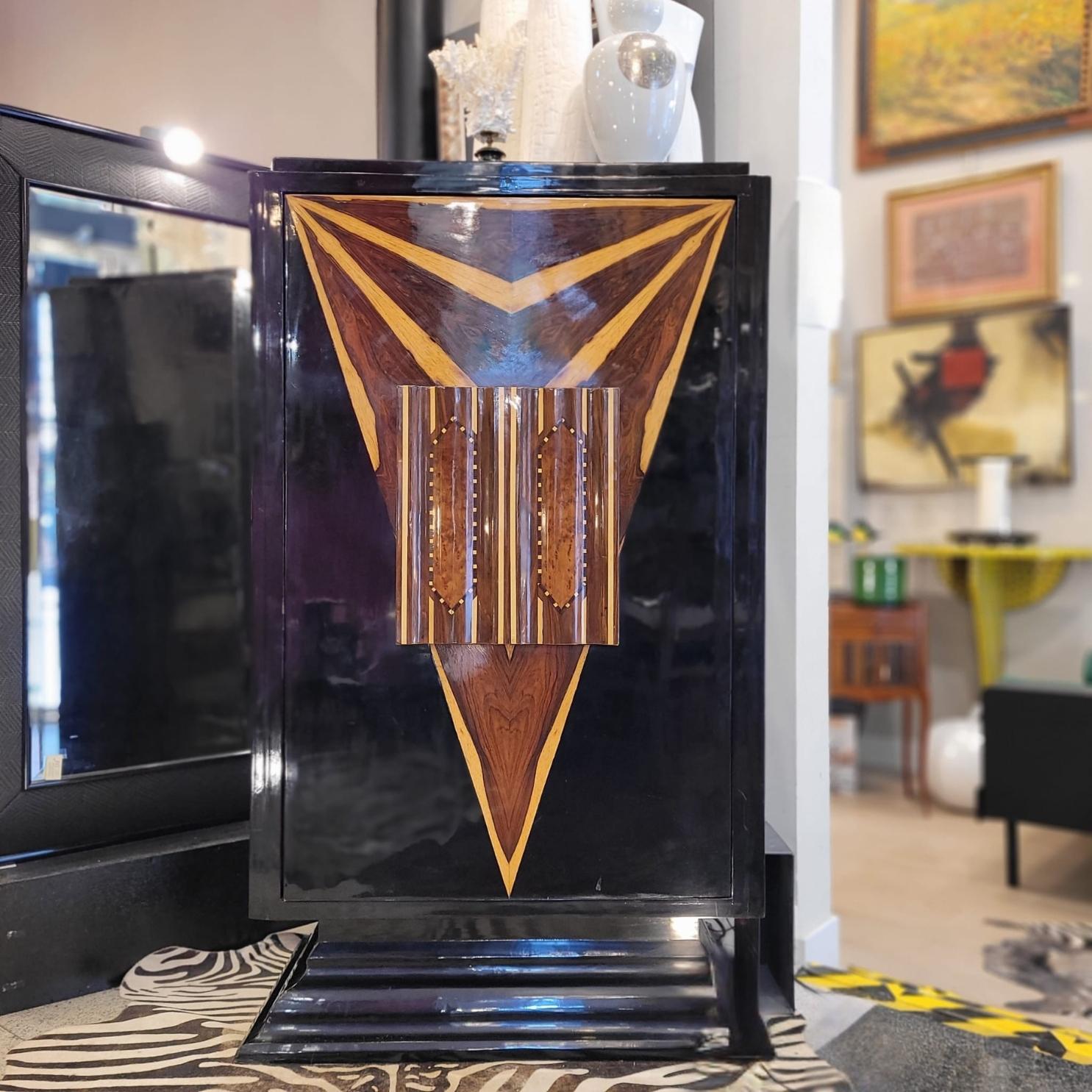 Fatto a mano Mobile bar francese Art Déco, legno laccato e intarsi in legno esotico in vendita