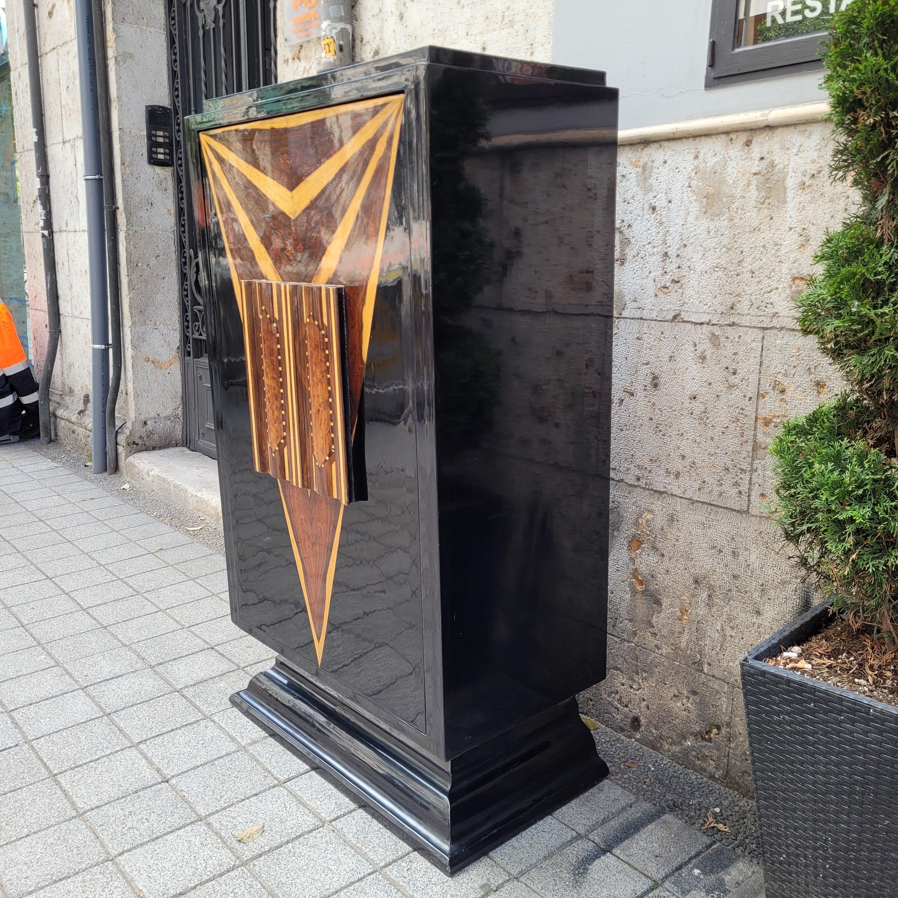 Mobile bar francese Art Déco, legno laccato e intarsi in legno esotico in vendita 1