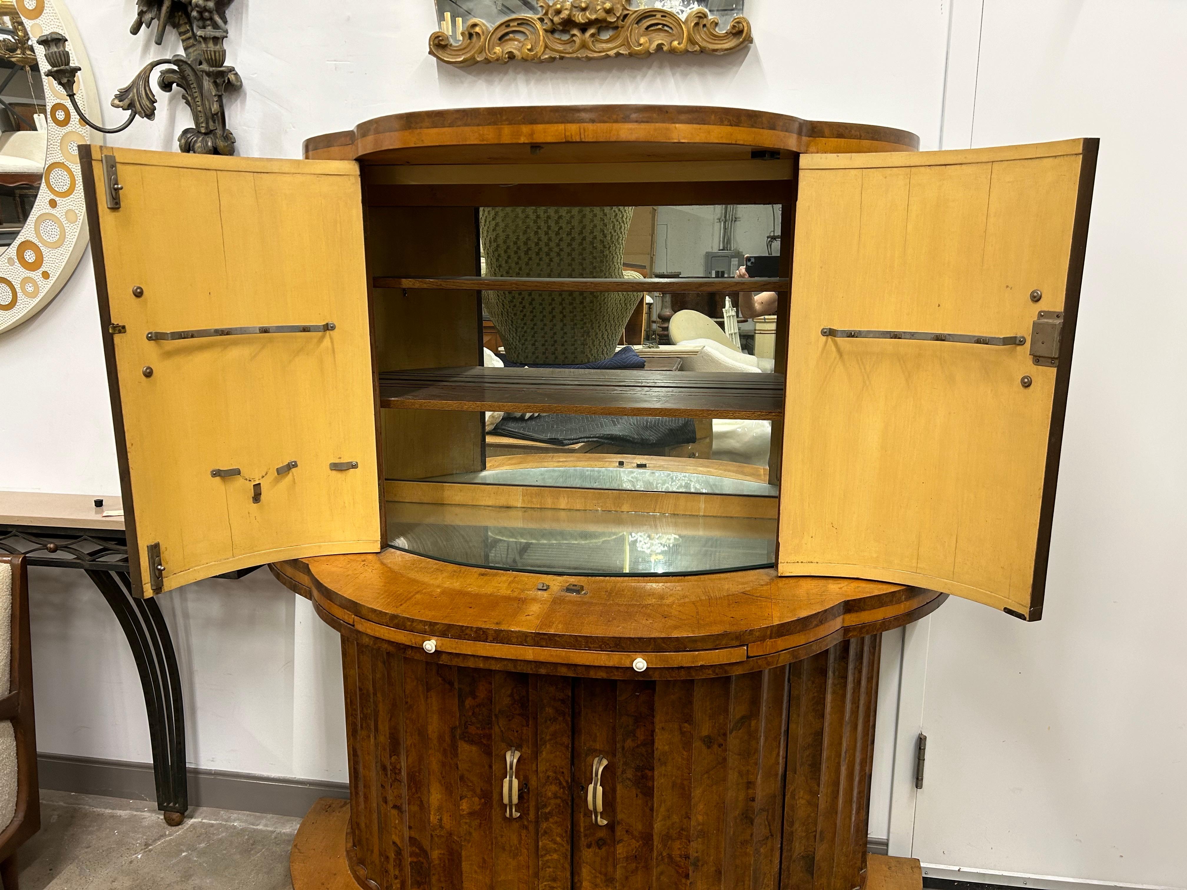 Italienische Art Deco Bar (Mitte des 20. Jahrhunderts) im Angebot