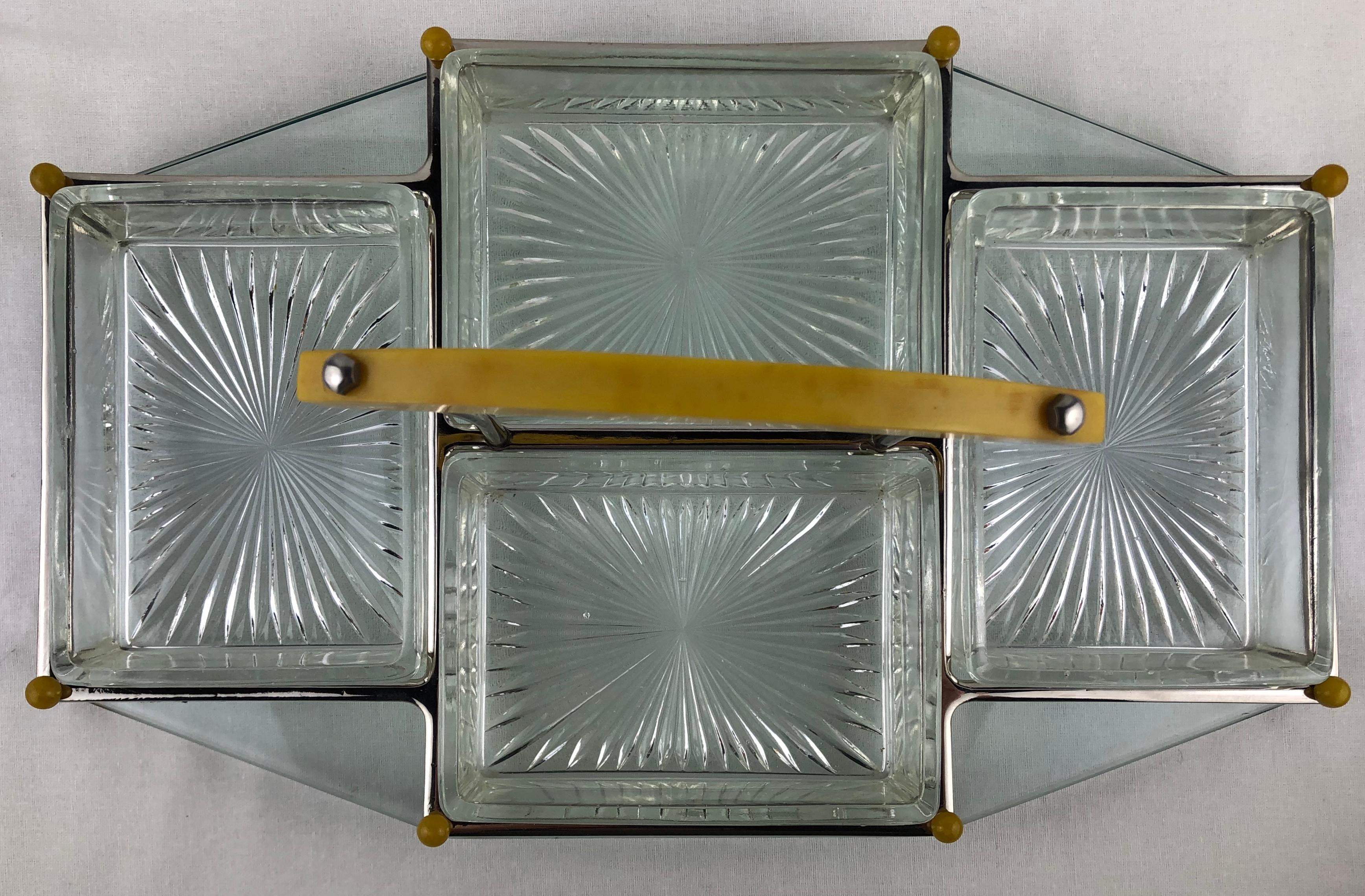 Artículos de Bar Art Decó Franceses Soporte para Servir Cócteles Cromado y Platos de Cristal siglo XX en venta
