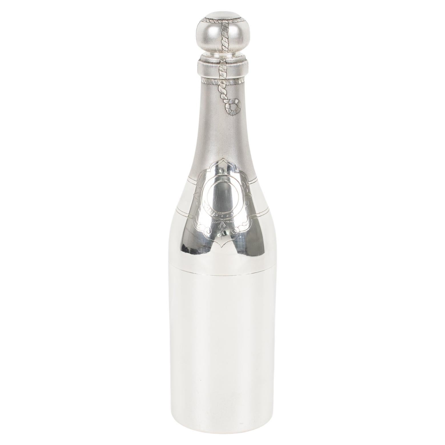 Shaker per cocktail Martini in argento, circa 1930