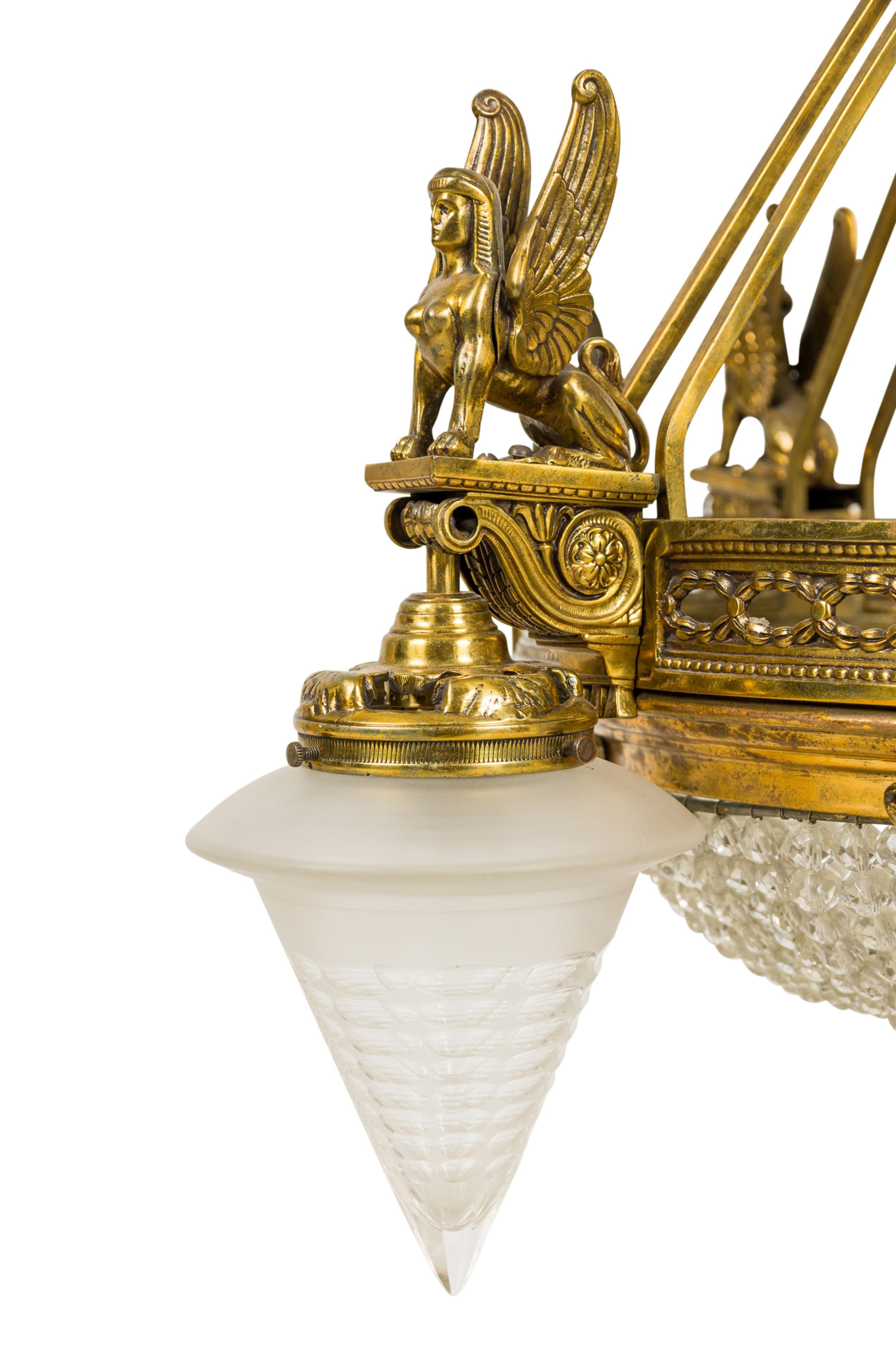 XX secolo Lampadario francese Art Déco in vetro con perline e 4 paralumi a cono in vendita