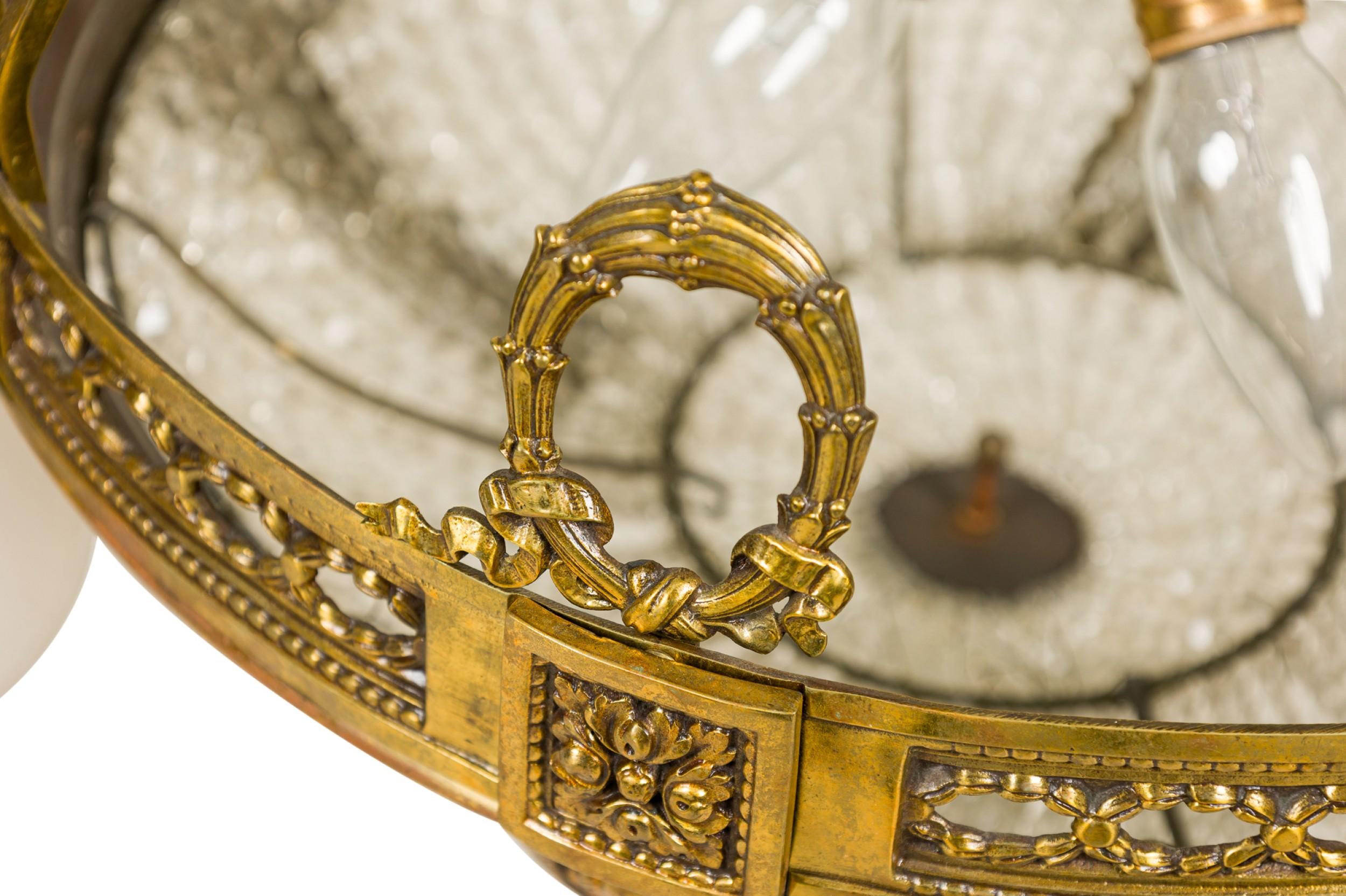 Lampadario francese Art Déco in vetro con perline e 4 paralumi a cono in vendita 2