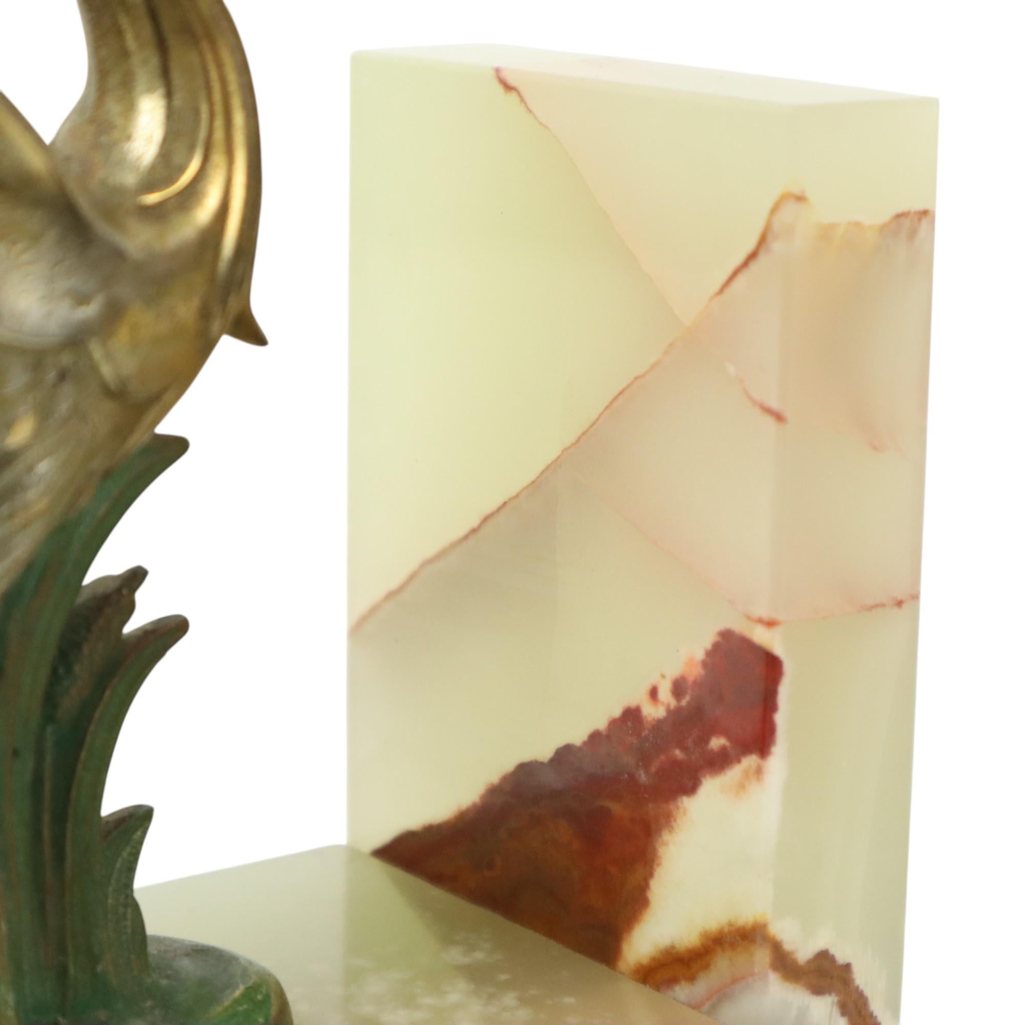 Fermalibri francese Art Deco Bird in alabastro e pietra naturale 1930 in vendita 3