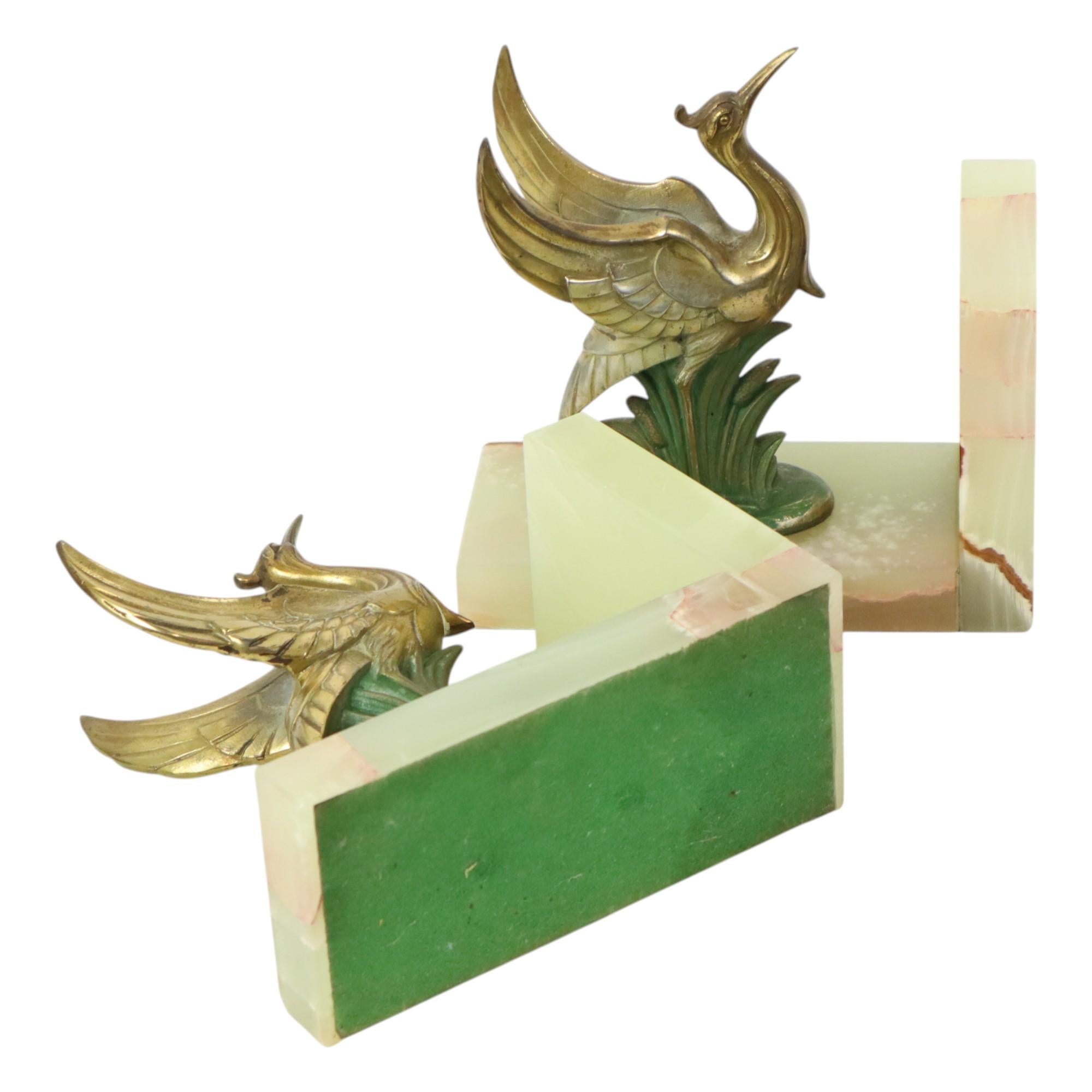 Fermalibri francese Art Deco Bird in alabastro e pietra naturale 1930 in vendita 7