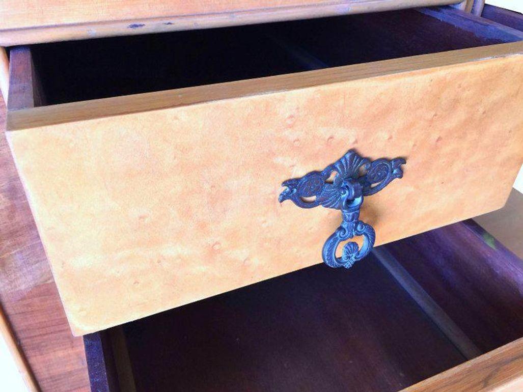 Tocador Art Decó Francés de Arce Ojo de Pájaro en venta 4