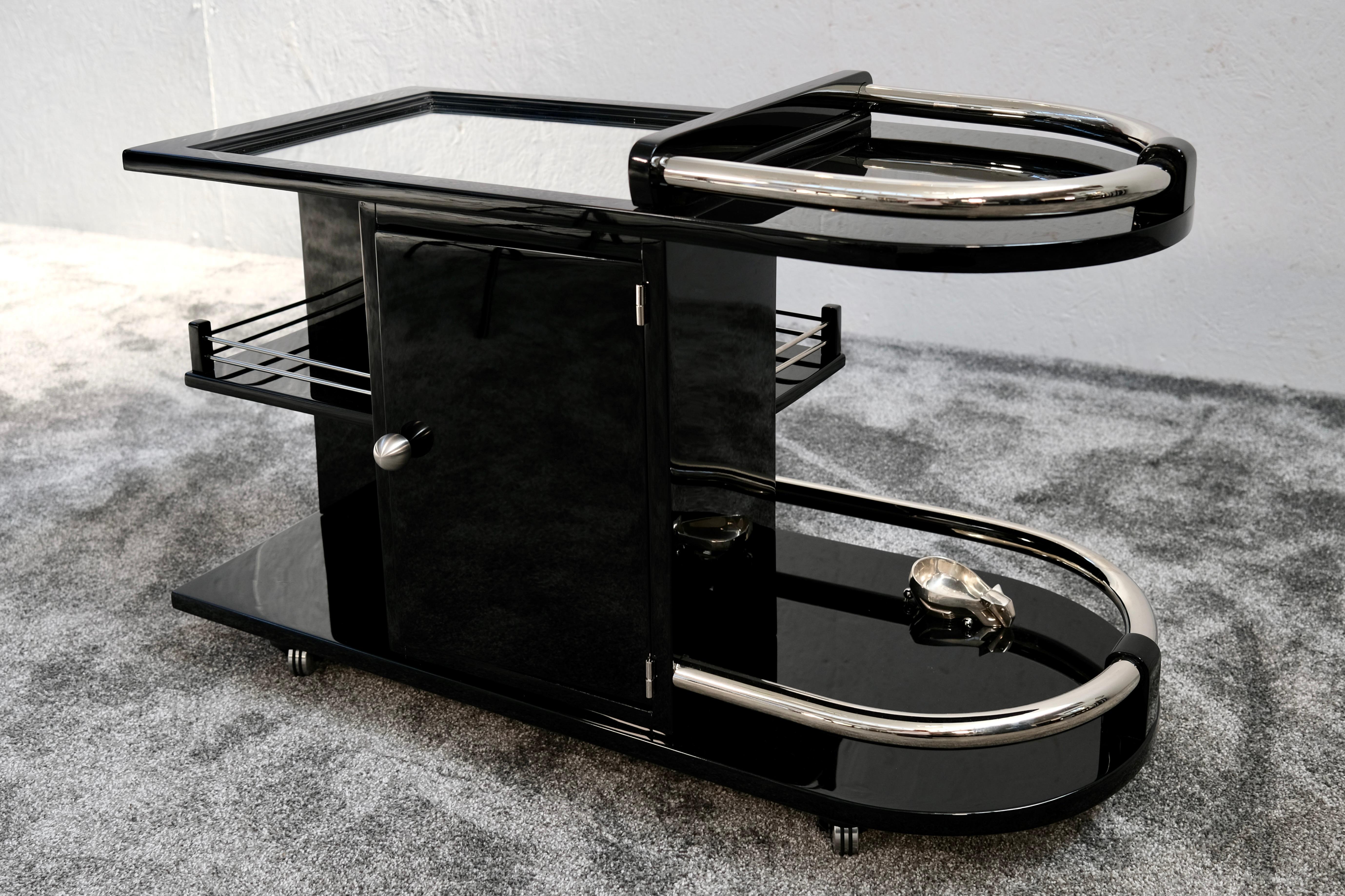 French Art Deco Black Lacquer Bar Cart with Chrome Rails and Storage, 1930s For Sale 1
