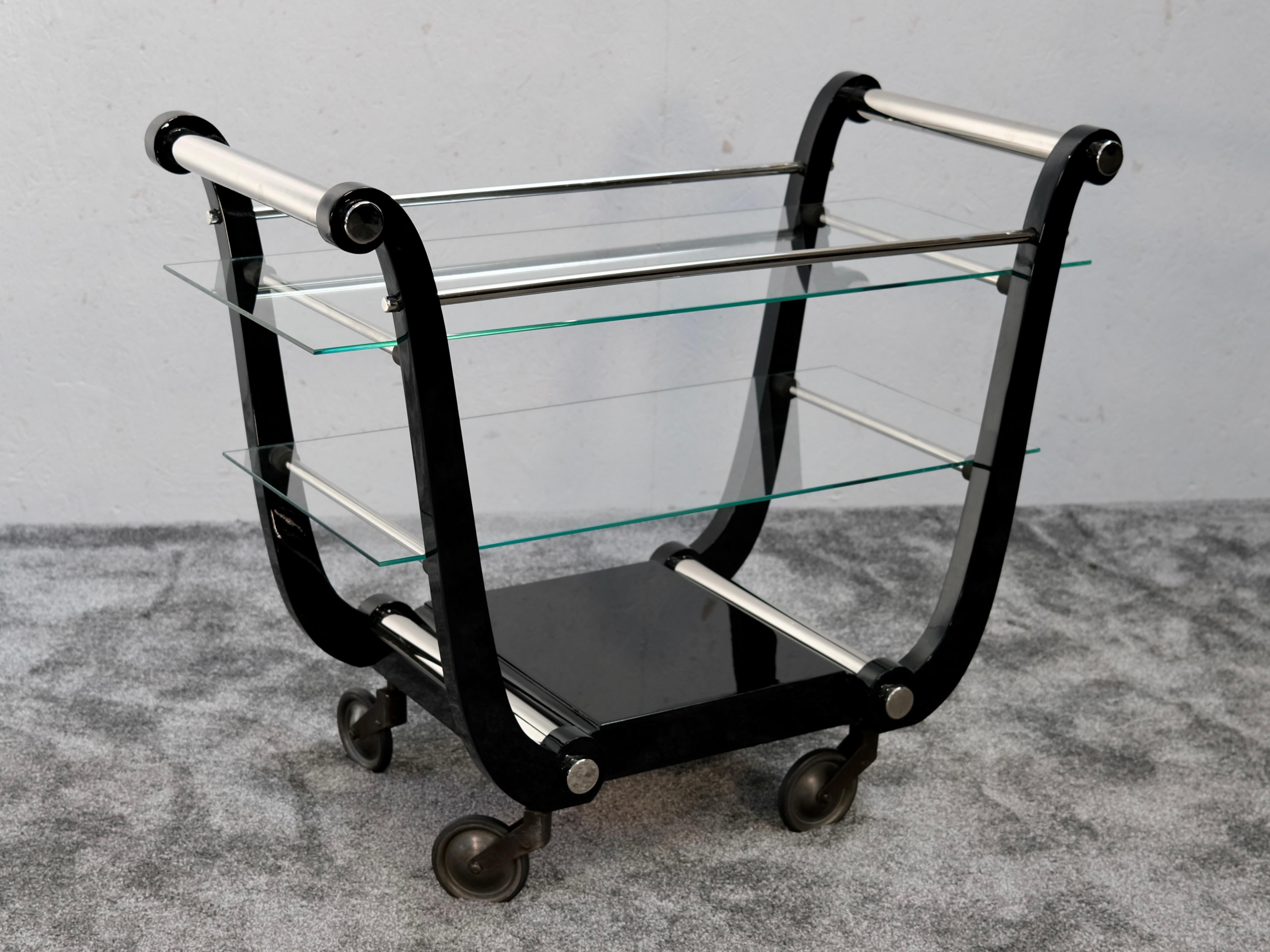 French Art Deco Black Lacquer Lyre-Shaped Bar Cart with Glass Shelves, 1930s In Good Condition For Sale In Ulm, DE