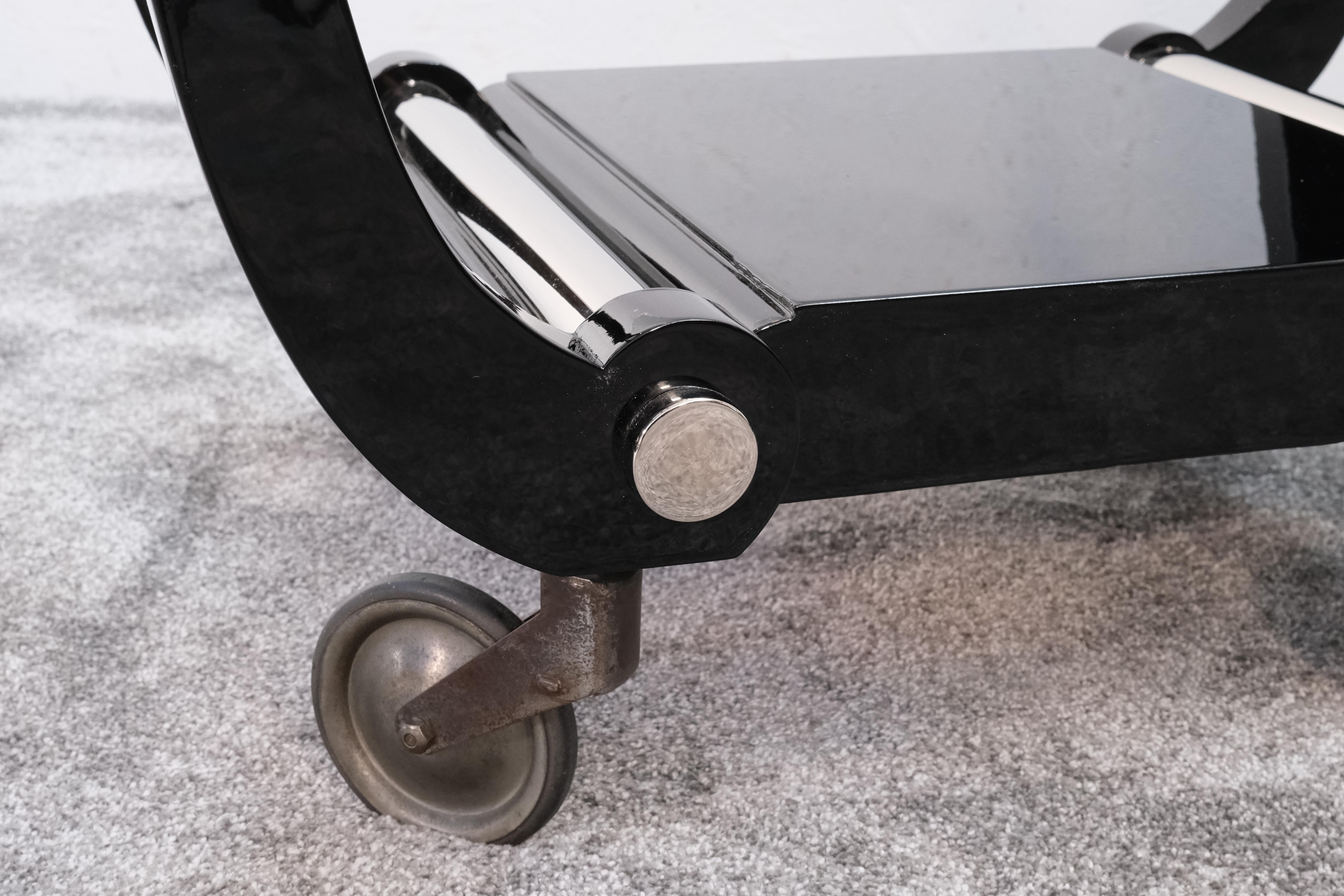French Art Deco Black Lacquer Lyre-Shaped Bar Cart with Glass Shelves, 1930s For Sale 2