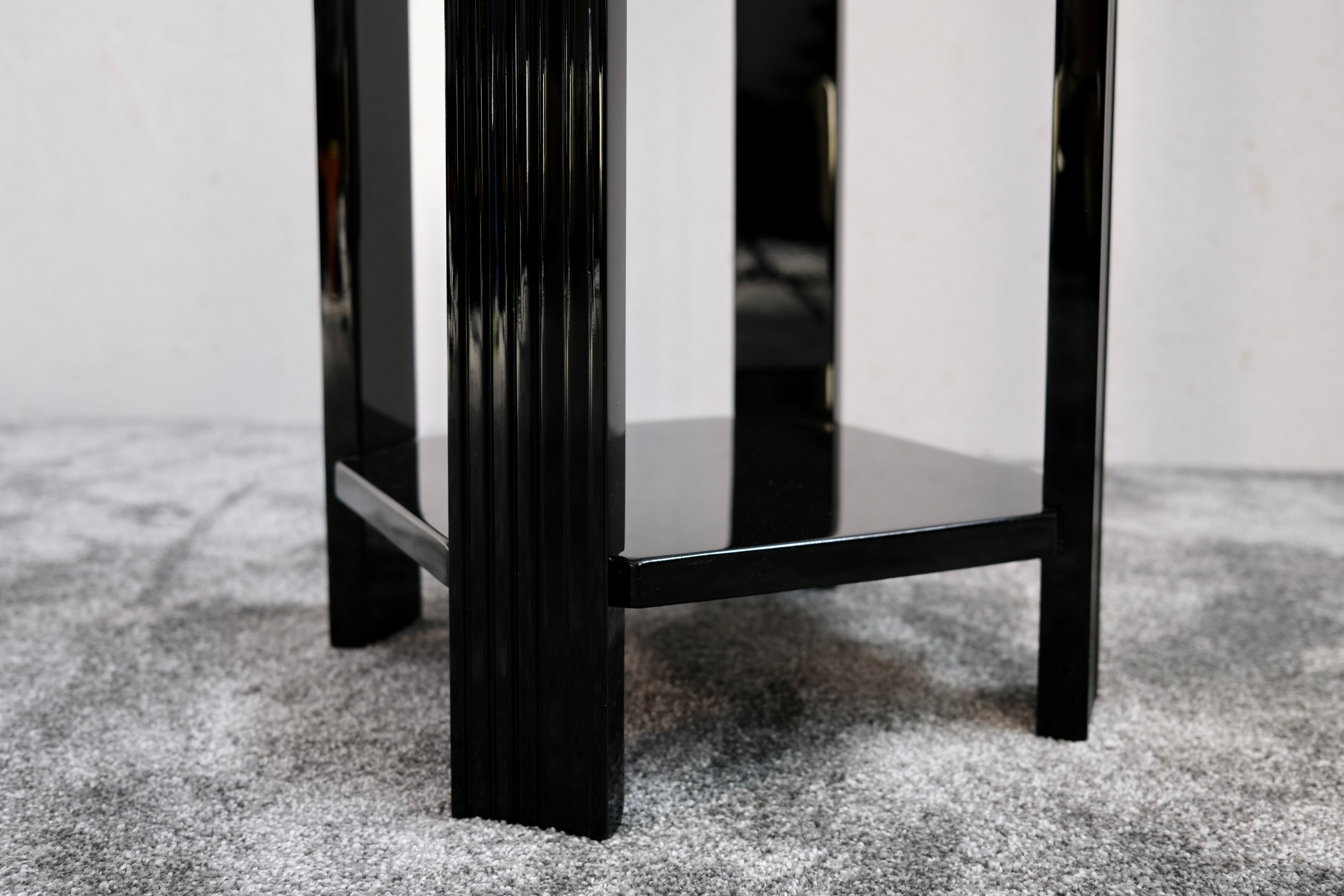 Pedestal francés Art Decó de laca negra con tapa de mármol de Portoro, años 30 en venta 1