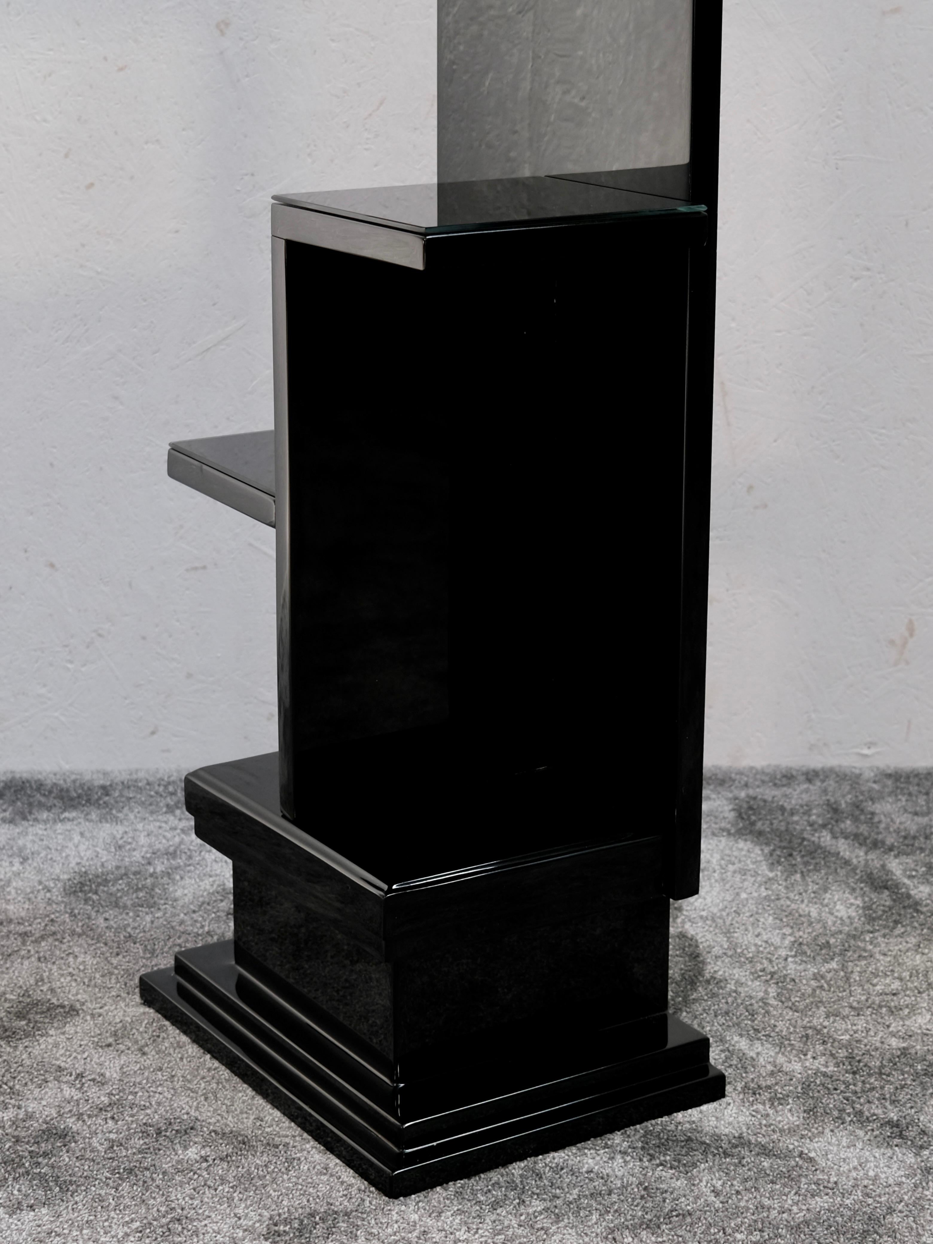 French Art Deco Black Lacquer Pedestal with Tiered Shelves, 1930s For Sale 1