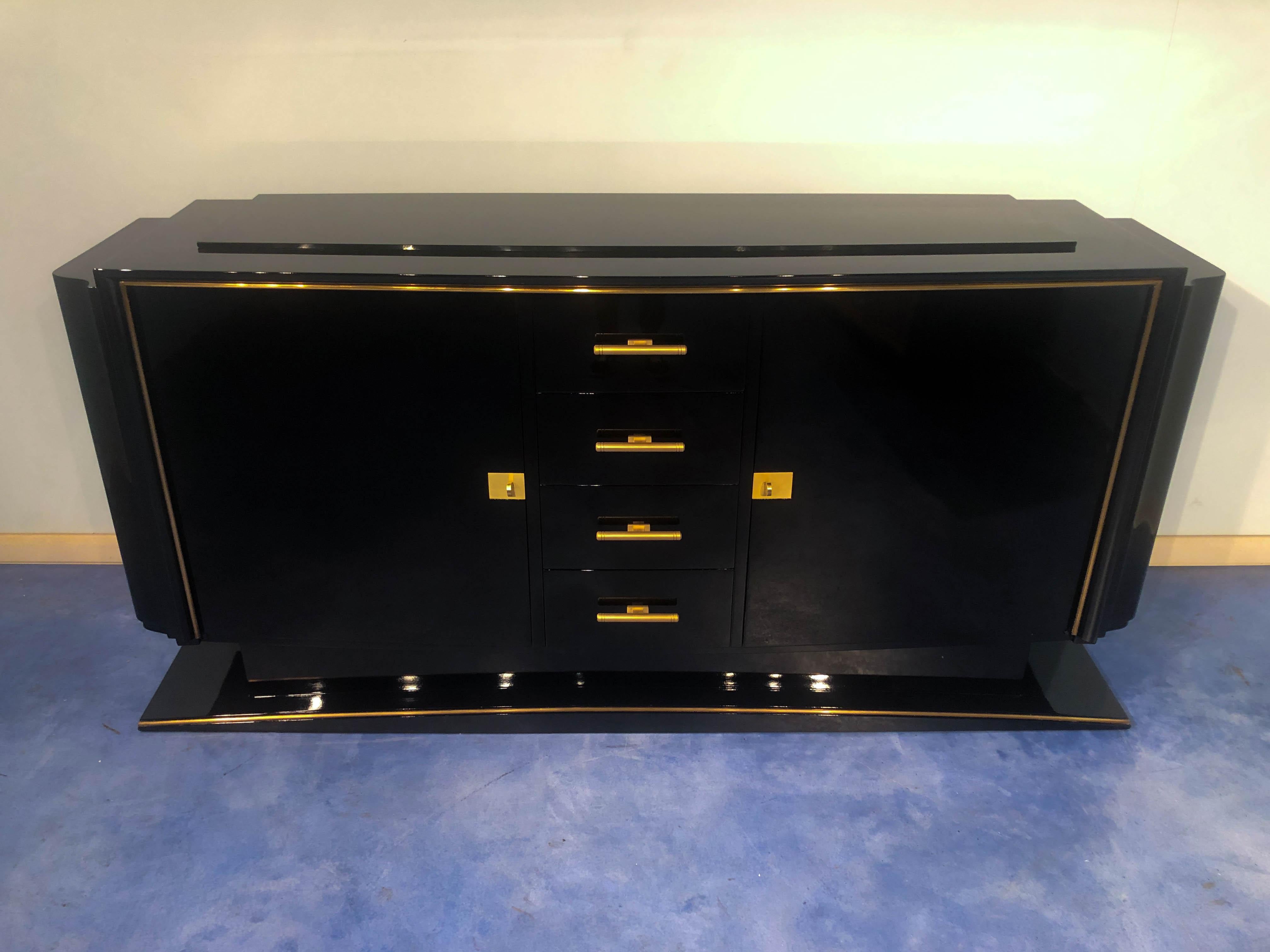 French Art Deco Black Lacquered Sideboard Cabinet, 1940s In Excellent Condition In Traversetolo, IT