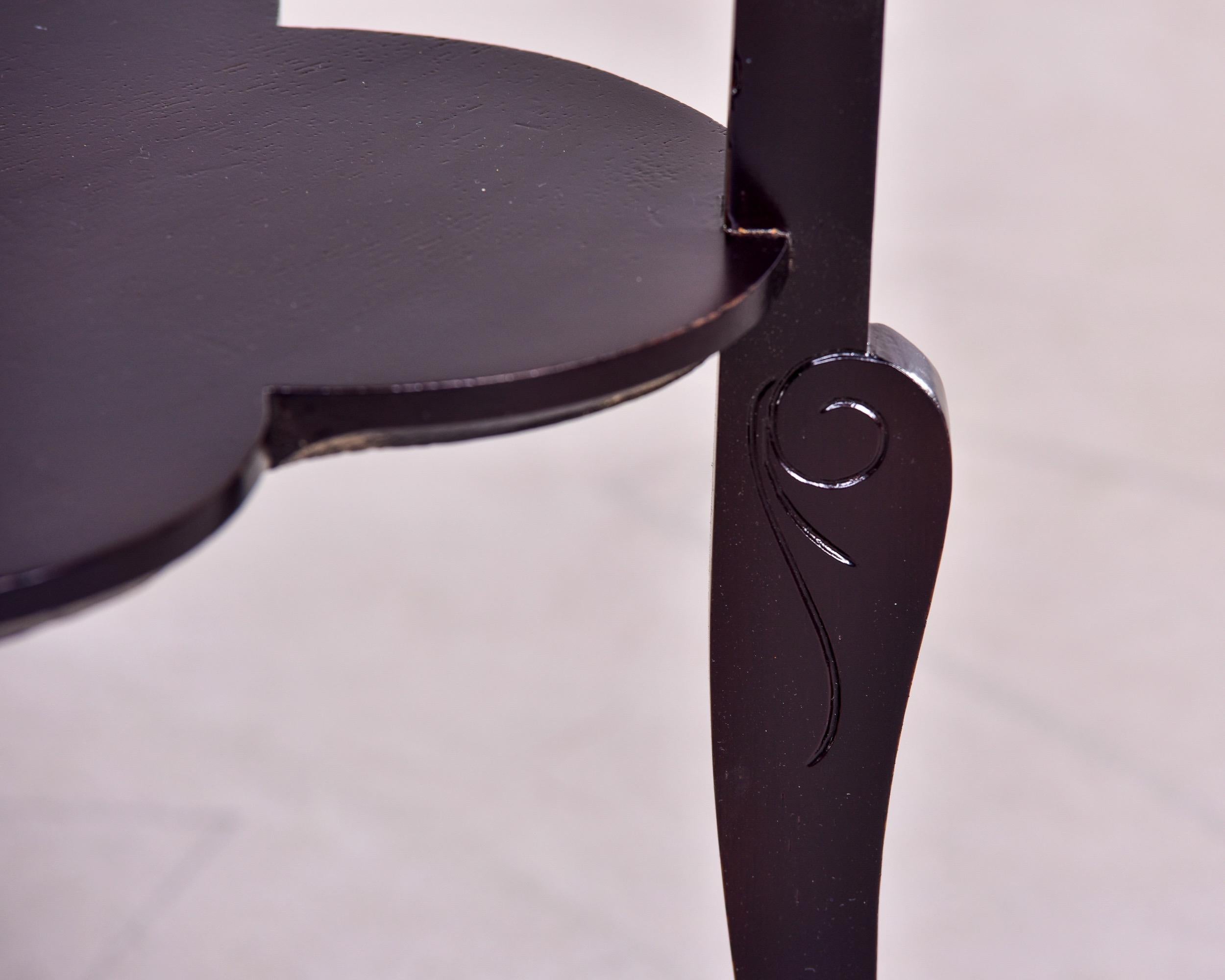 French Art Deco Black Scalloped Quatrefoil Side Table For Sale 3