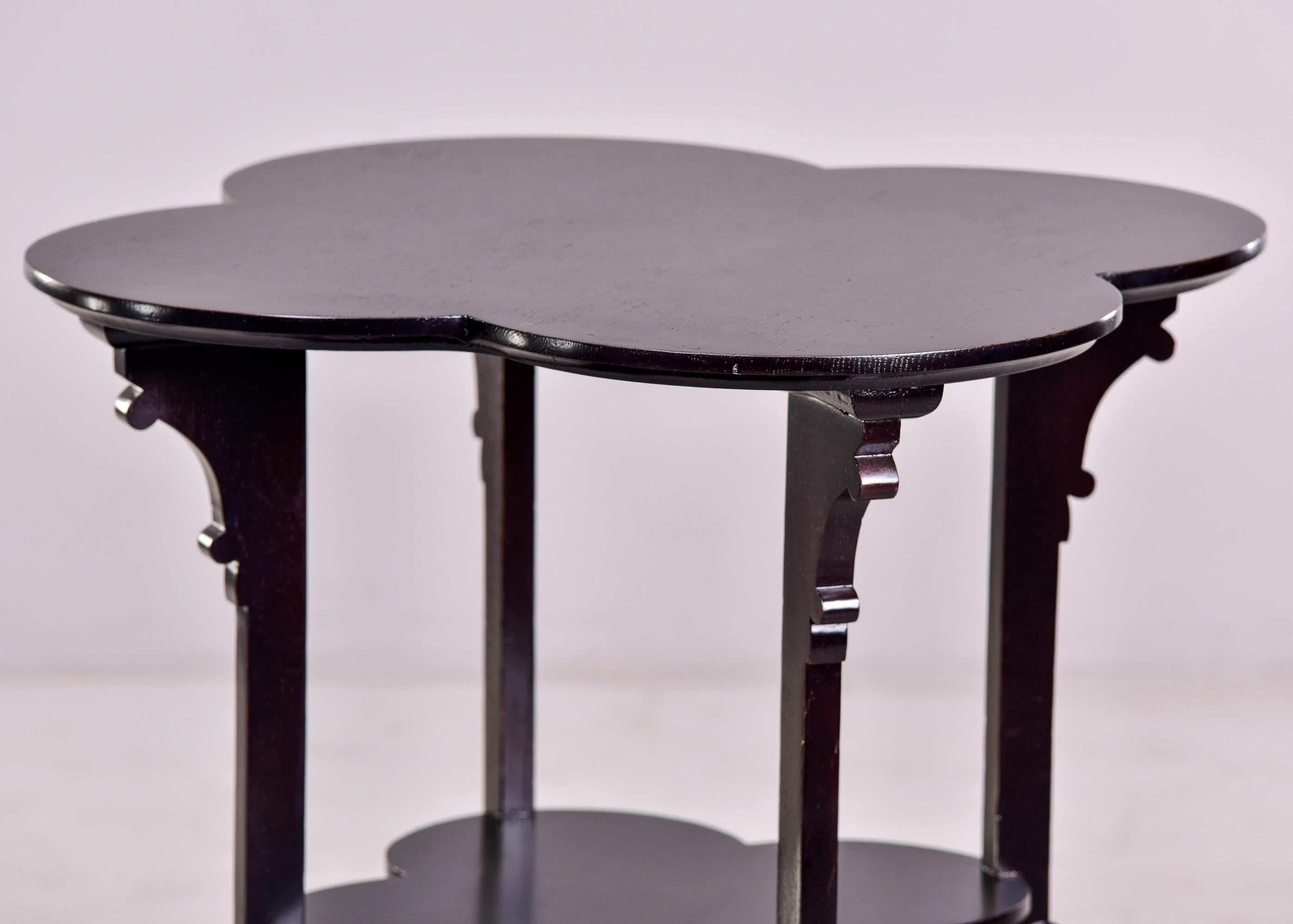 French Art Deco Black Scalloped Quatrefoil Side Table For Sale 1